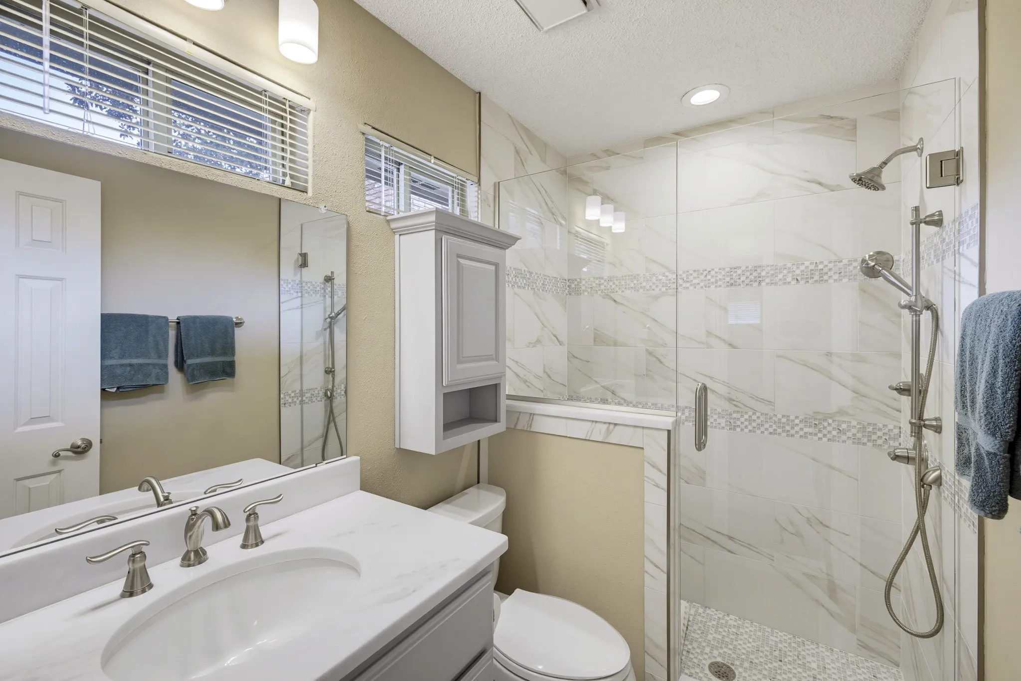 Single Family Residence For Sale in Tarrant County , 6200 Forest Highlands Drive, Fort Worth, Texas 76132, 5 Bedroom, 6 Bathroom, 3 Garage spaces, 5,652 Sqft, built in 1990, mls#21384557, Real Estate Agent in Fort Worth, Homes For Sale in Tarrant county, Homes For Sale in Fort Worth, Realtor in Fort Worth Texas, Real Estate Brokerage Independent Realty Texas, Luminita Cordes Realtor