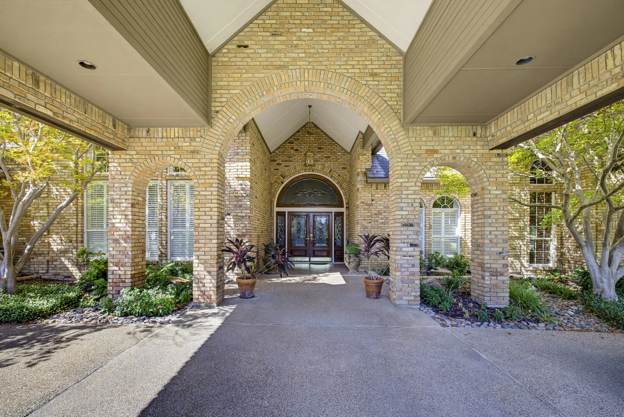 Single Family Residence For Sale in Tarrant County , 6200 Forest Highlands Drive, Fort Worth, Texas 76132, 5 Bedroom, 6 Bathroom, 3 Garage spaces, 5,652 Sqft, built in 1990, mls#21384557, Real Estate Agent in Fort Worth, Homes For Sale in Tarrant county, Homes For Sale in Fort Worth, Realtor in Fort Worth Texas, Real Estate Brokerage Independent Realty Texas, Luminita Cordes Realtor
