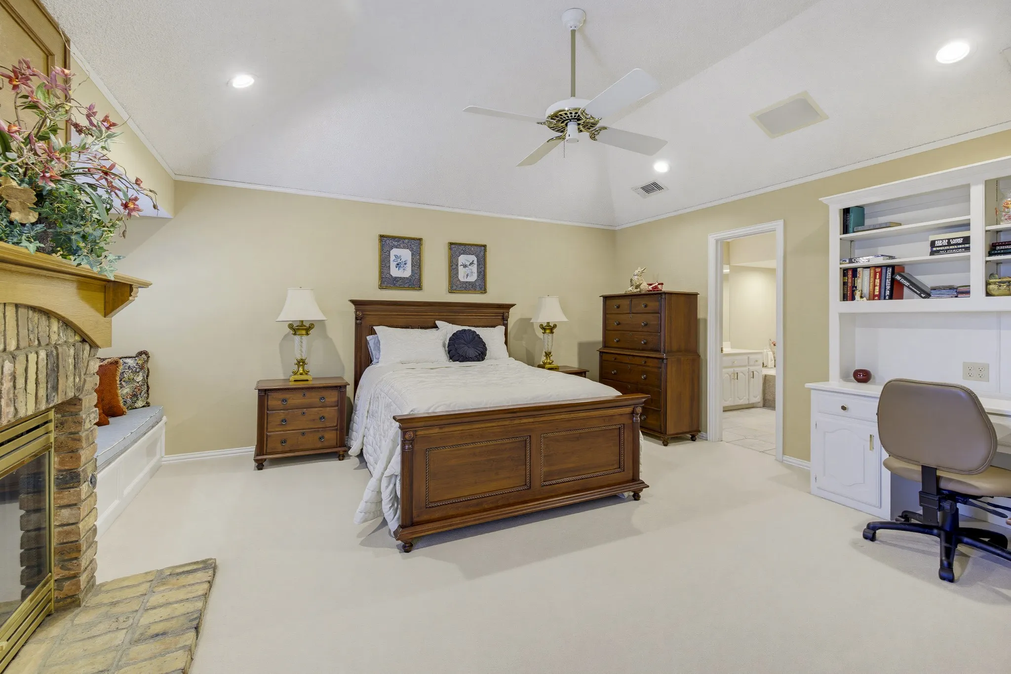 Single Family Residence For Sale in Tarrant County , 6200 Forest Highlands Drive, Fort Worth, Texas 76132, 5 Bedroom, 6 Bathroom, 3 Garage spaces, 5,652 Sqft, built in 1990, mls#21384557, Real Estate Agent in Fort Worth, Homes For Sale in Tarrant county, Homes For Sale in Fort Worth, Realtor in Fort Worth Texas, Real Estate Brokerage Independent Realty Texas, Luminita Cordes Realtor