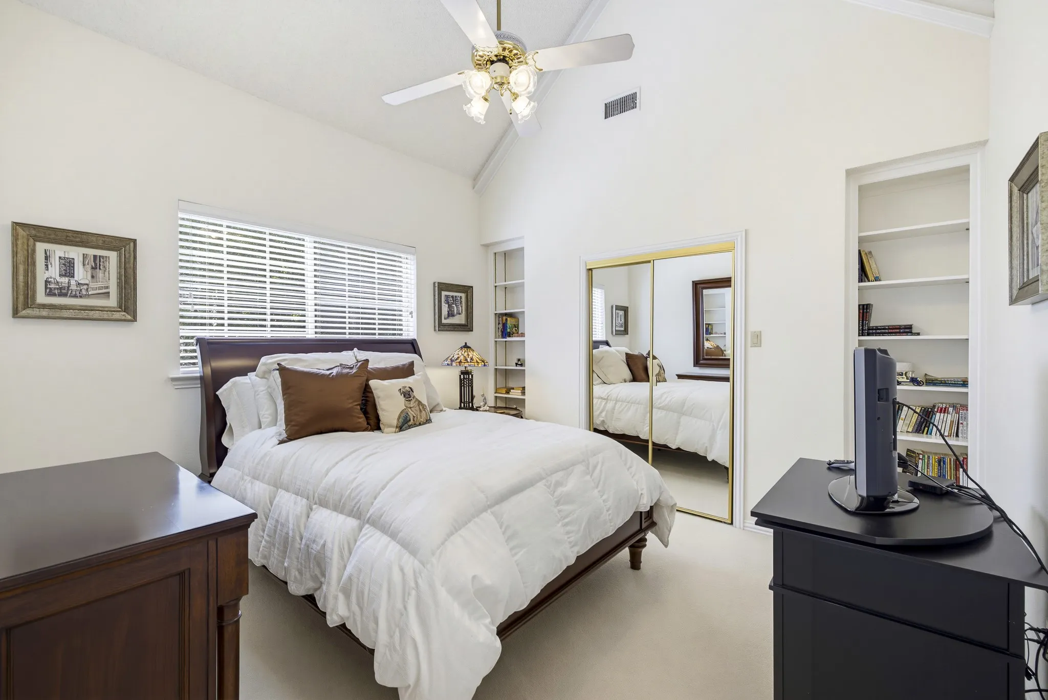 Single Family Residence For Sale in Tarrant County , 6200 Forest Highlands Drive, Fort Worth, Texas 76132, 5 Bedroom, 6 Bathroom, 3 Garage spaces, 5,652 Sqft, built in 1990, mls#21384557, Real Estate Agent in Fort Worth, Homes For Sale in Tarrant county, Homes For Sale in Fort Worth, Realtor in Fort Worth Texas, Real Estate Brokerage Independent Realty Texas, Luminita Cordes Realtor