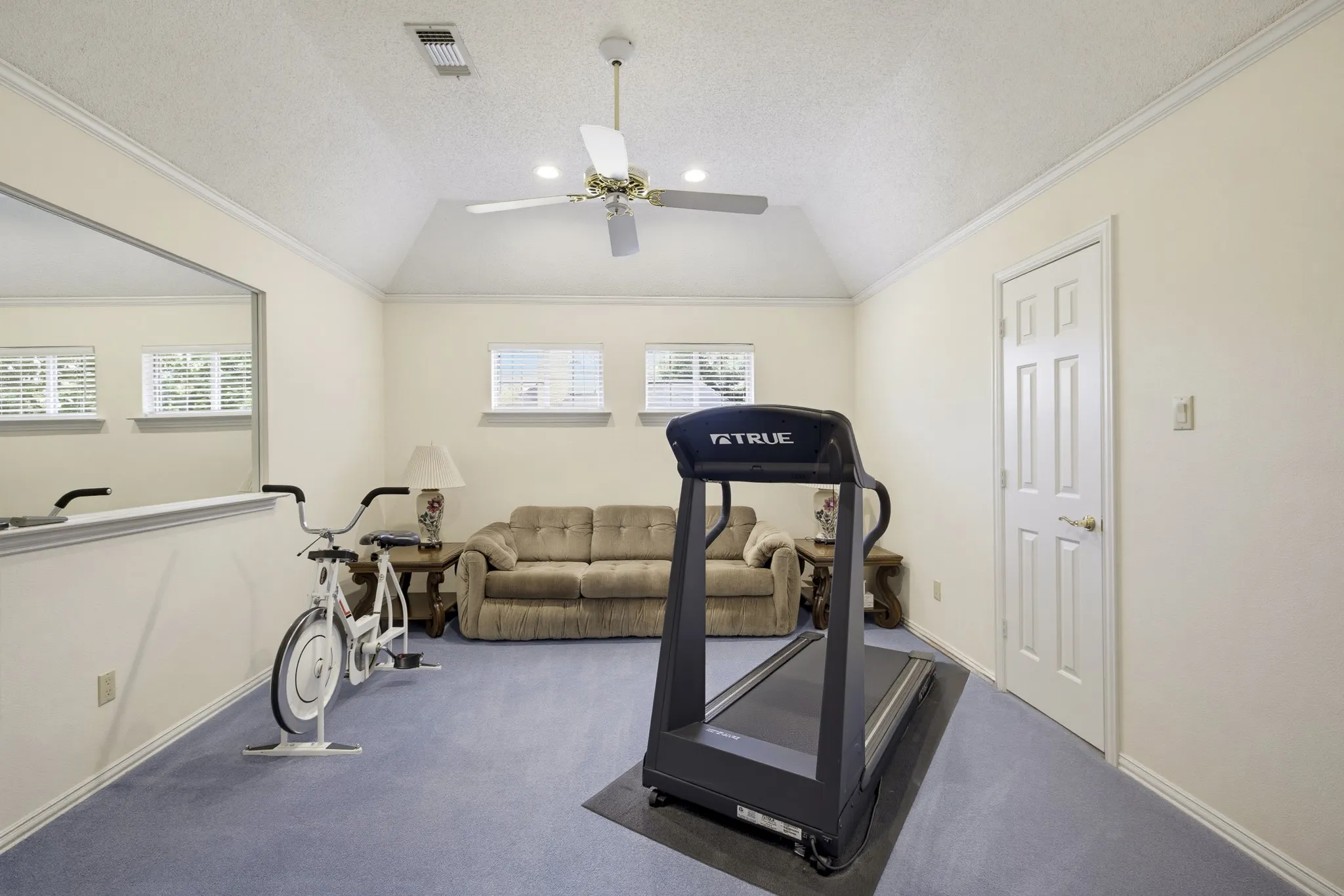 Single Family Residence For Sale in Tarrant County , 6200 Forest Highlands Drive, Fort Worth, Texas 76132, 5 Bedroom, 6 Bathroom, 3 Garage spaces, 5,652 Sqft, built in 1990, mls#21384557, Real Estate Agent in Fort Worth, Homes For Sale in Tarrant county, Homes For Sale in Fort Worth, Realtor in Fort Worth Texas, Real Estate Brokerage Independent Realty Texas, Luminita Cordes Realtor