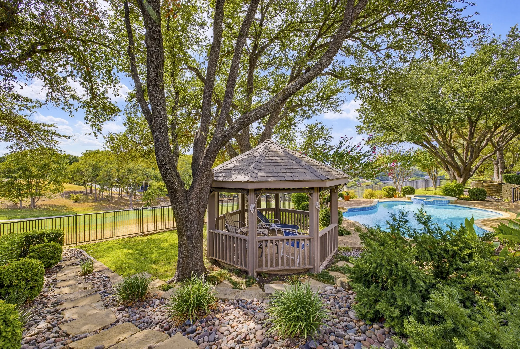 Single Family Residence For Sale in Tarrant County , 6200 Forest Highlands Drive, Fort Worth, Texas 76132, 5 Bedroom, 6 Bathroom, 3 Garage spaces, 5,652 Sqft, built in 1990, mls#21384557, Real Estate Agent in Fort Worth, Homes For Sale in Tarrant county, Homes For Sale in Fort Worth, Realtor in Fort Worth Texas, Real Estate Brokerage Independent Realty Texas, Luminita Cordes Realtor