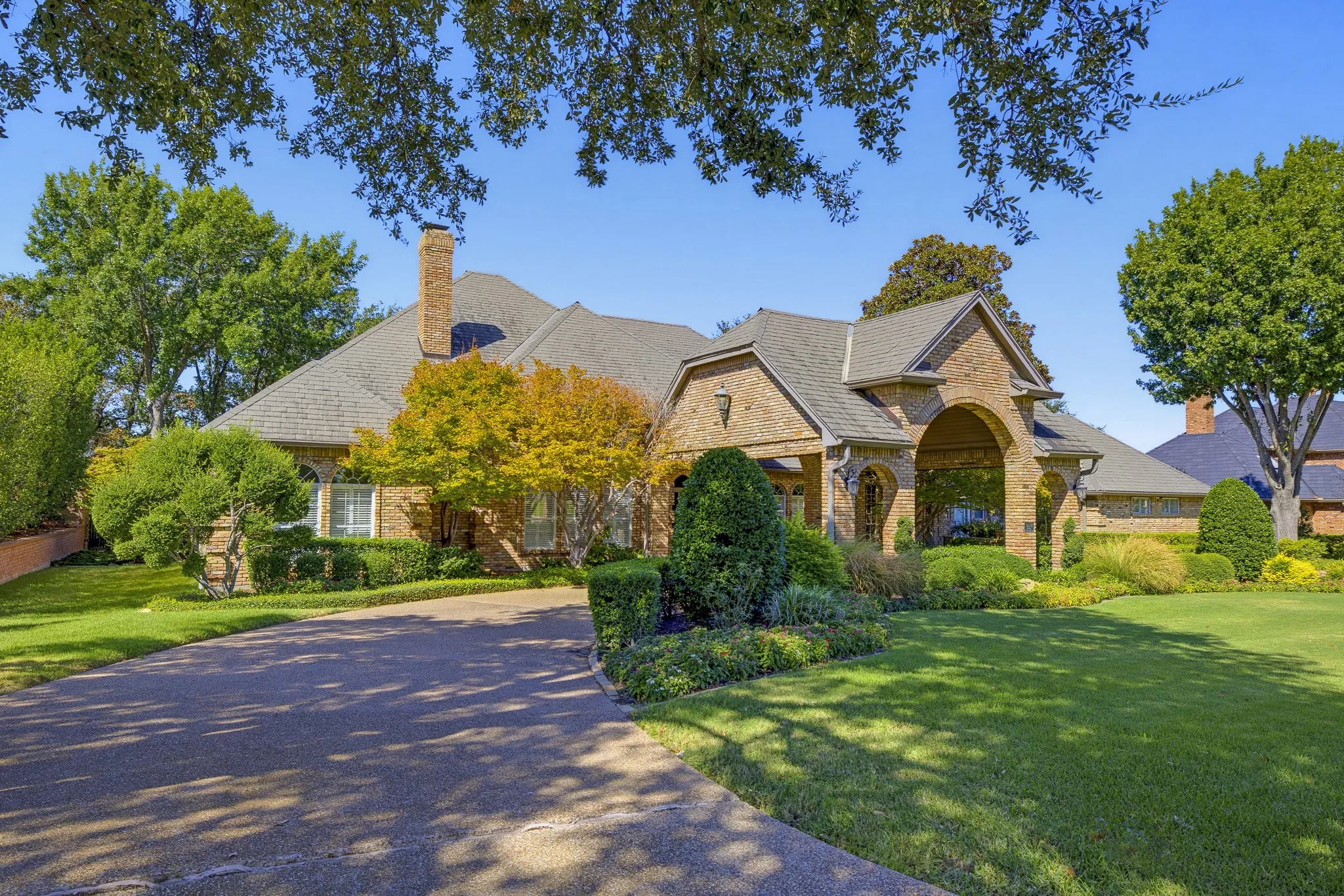 Single Family Residence For Sale in Tarrant County , 6200 Forest Highlands Drive, Fort Worth, Texas 76132, 5 Bedroom, 6 Bathroom, 3 Garage spaces, 5,652 Sqft, built in 1990, mls#21384557, Real Estate Agent in Fort Worth, Homes For Sale in Tarrant county, Homes For Sale in Fort Worth, Realtor in Fort Worth Texas, Real Estate Brokerage Independent Realty Texas, Luminita Cordes Realtor