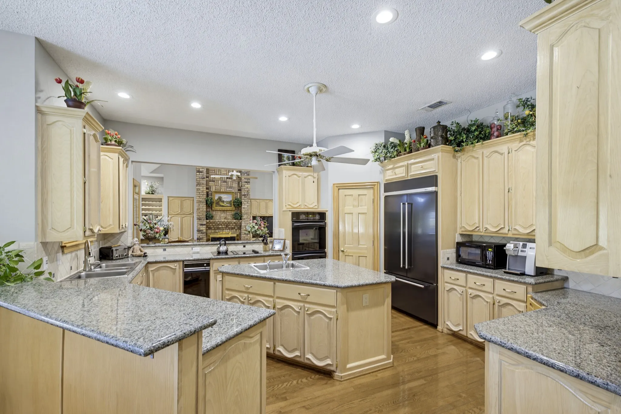Single Family Residence For Sale in Tarrant County , 6200 Forest Highlands Drive, Fort Worth, Texas 76132, 5 Bedroom, 6 Bathroom, 3 Garage spaces, 5,652 Sqft, built in 1990, mls#21384557, Real Estate Agent in Fort Worth, Homes For Sale in Tarrant county, Homes For Sale in Fort Worth, Realtor in Fort Worth Texas, Real Estate Brokerage Independent Realty Texas, Luminita Cordes Realtor