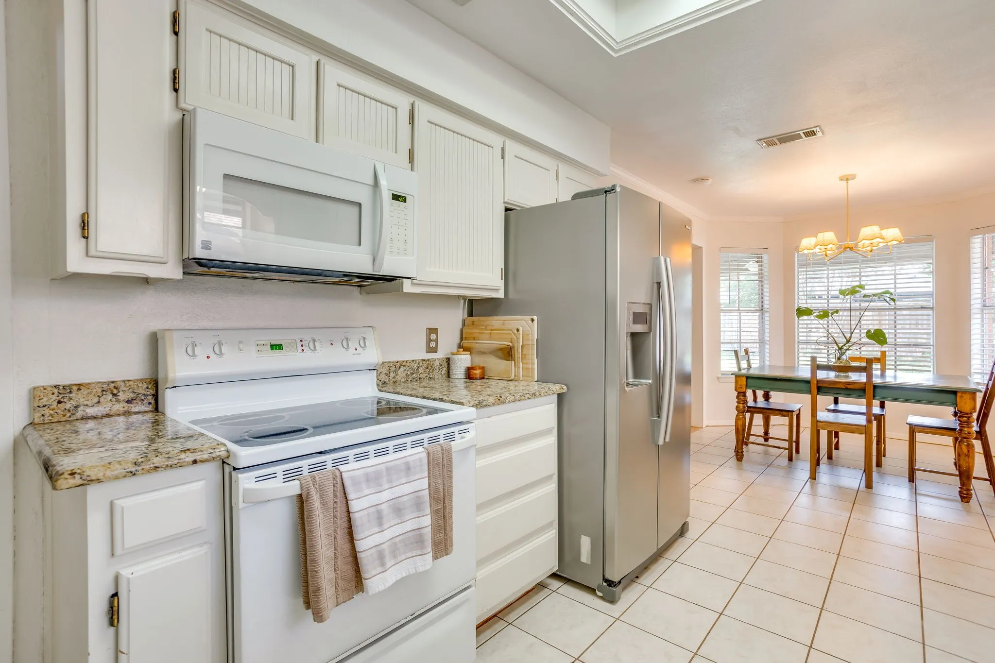 Single Family Residence For Sale in Tarrant County , 1005 Westminster Lane, Mansfield, Texas 76063, 3 Bedroom, 2 Bathroom, 2 Garage spaces, 1,525 Sqft, built in 1979, mls#21388420, Real Estate Agent in Mansfield, Homes For Sale in Tarrant county, Homes For Sale in Mansfield, Realtor in Mansfield Texas, Real Estate Brokerage Independent Realty Texas, Luminita Cordes Realtor