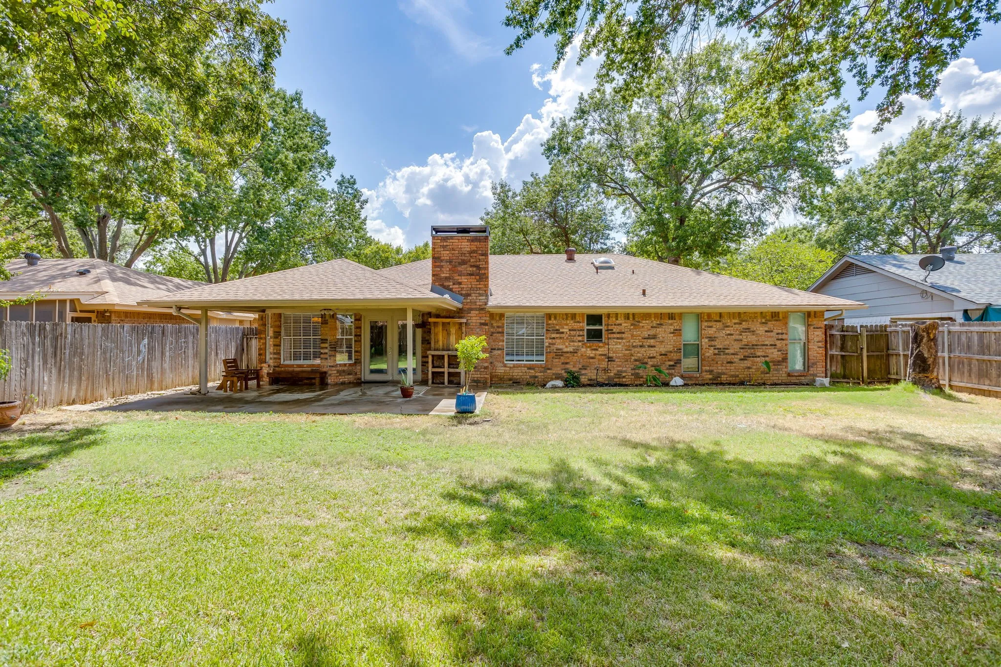 Single Family Residence For Sale in Tarrant County , 1005 Westminster Lane, Mansfield, Texas 76063, 3 Bedroom, 2 Bathroom, 2 Garage spaces, 1,525 Sqft, built in 1979, mls#21388420, Real Estate Agent in Mansfield, Homes For Sale in Tarrant county, Homes For Sale in Mansfield, Realtor in Mansfield Texas, Real Estate Brokerage Independent Realty Texas, Luminita Cordes Realtor