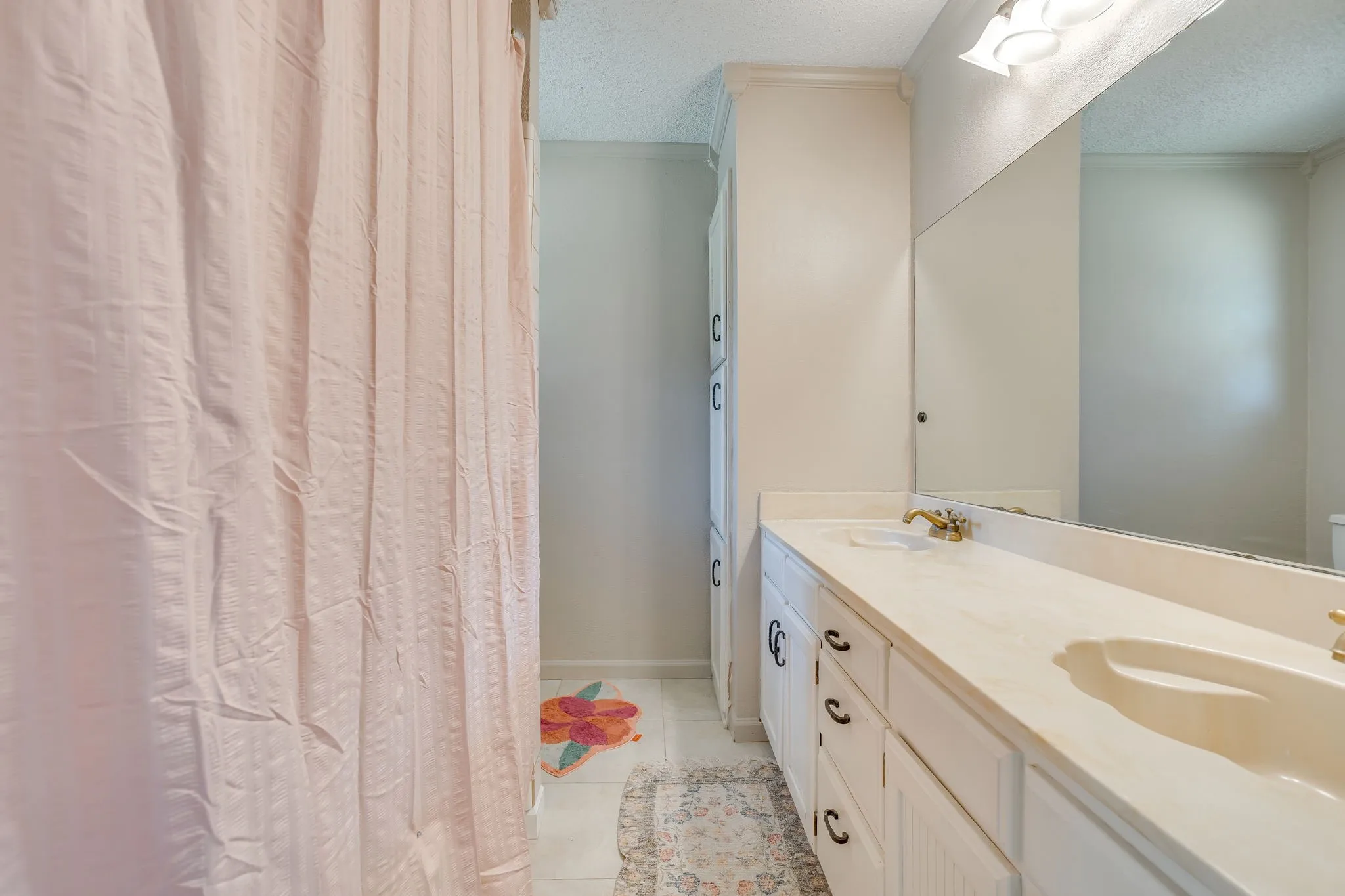 Single Family Residence For Sale in Tarrant County , 1005 Westminster Lane, Mansfield, Texas 76063, 3 Bedroom, 2 Bathroom, 2 Garage spaces, 1,525 Sqft, built in 1979, mls#21388420, Real Estate Agent in Mansfield, Homes For Sale in Tarrant county, Homes For Sale in Mansfield, Realtor in Mansfield Texas, Real Estate Brokerage Independent Realty Texas, Luminita Cordes Realtor