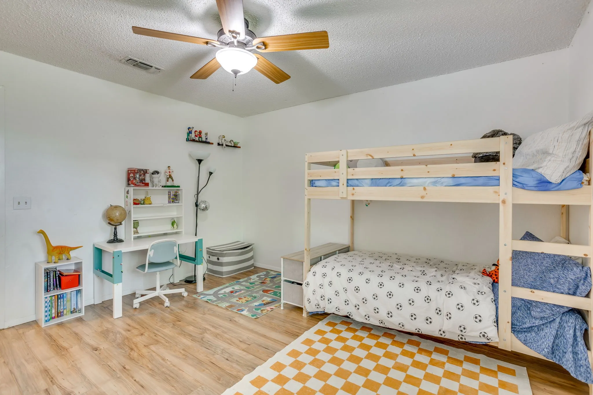 Single Family Residence For Sale in Tarrant County , 1005 Westminster Lane, Mansfield, Texas 76063, 3 Bedroom, 2 Bathroom, 2 Garage spaces, 1,525 Sqft, built in 1979, mls#21388420, Real Estate Agent in Mansfield, Homes For Sale in Tarrant county, Homes For Sale in Mansfield, Realtor in Mansfield Texas, Real Estate Brokerage Independent Realty Texas, Luminita Cordes Realtor