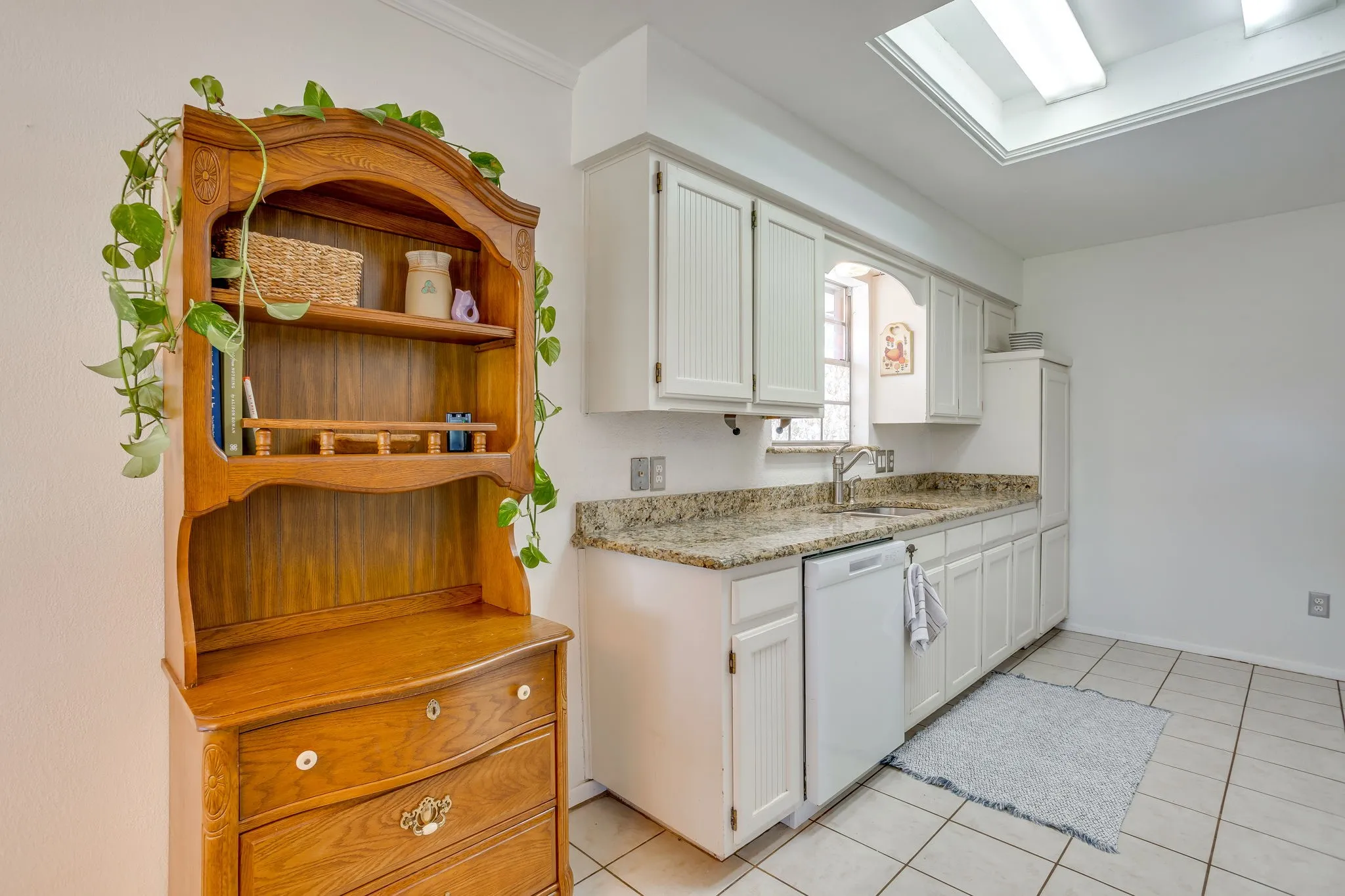 Single Family Residence For Sale in Tarrant County , 1005 Westminster Lane, Mansfield, Texas 76063, 3 Bedroom, 2 Bathroom, 2 Garage spaces, 1,525 Sqft, built in 1979, mls#21388420, Real Estate Agent in Mansfield, Homes For Sale in Tarrant county, Homes For Sale in Mansfield, Realtor in Mansfield Texas, Real Estate Brokerage Independent Realty Texas, Luminita Cordes Realtor
