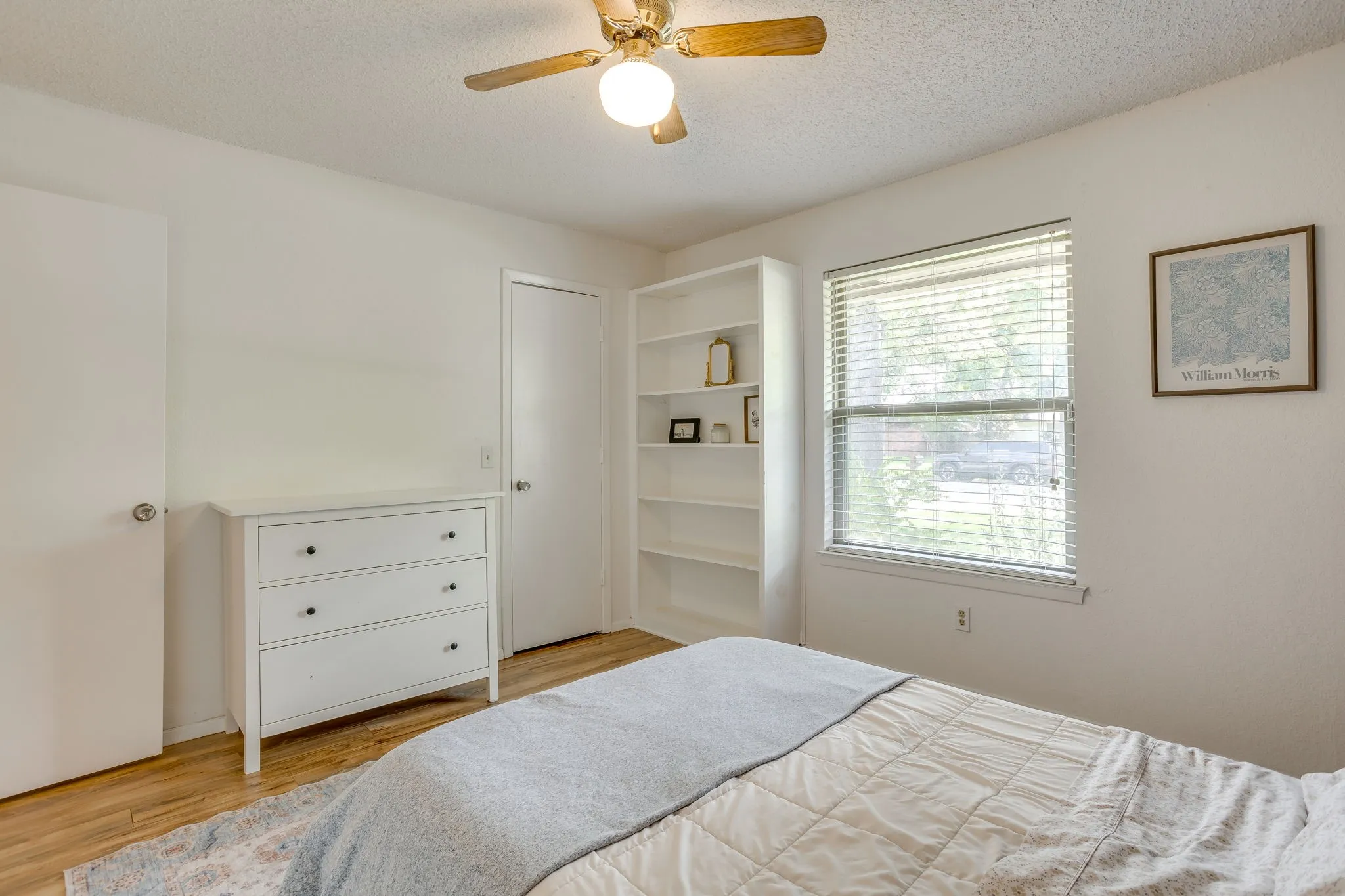 Single Family Residence For Sale in Tarrant County , 1005 Westminster Lane, Mansfield, Texas 76063, 3 Bedroom, 2 Bathroom, 2 Garage spaces, 1,525 Sqft, built in 1979, mls#21388420, Real Estate Agent in Mansfield, Homes For Sale in Tarrant county, Homes For Sale in Mansfield, Realtor in Mansfield Texas, Real Estate Brokerage Independent Realty Texas, Luminita Cordes Realtor