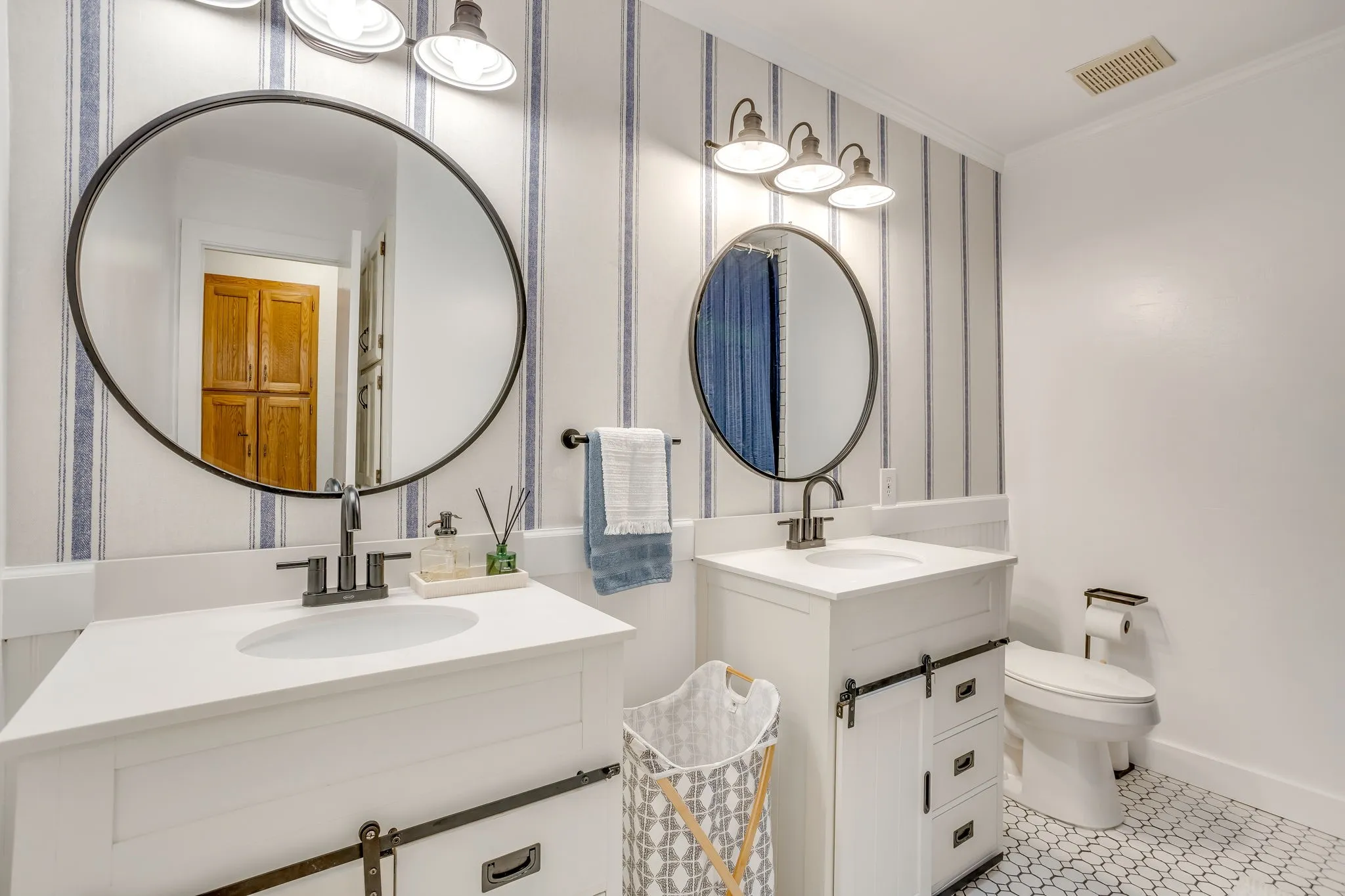 Single Family Residence For Sale in Tarrant County , 1005 Westminster Lane, Mansfield, Texas 76063, 3 Bedroom, 2 Bathroom, 2 Garage spaces, 1,525 Sqft, built in 1979, mls#21388420, Real Estate Agent in Mansfield, Homes For Sale in Tarrant county, Homes For Sale in Mansfield, Realtor in Mansfield Texas, Real Estate Brokerage Independent Realty Texas, Luminita Cordes Realtor