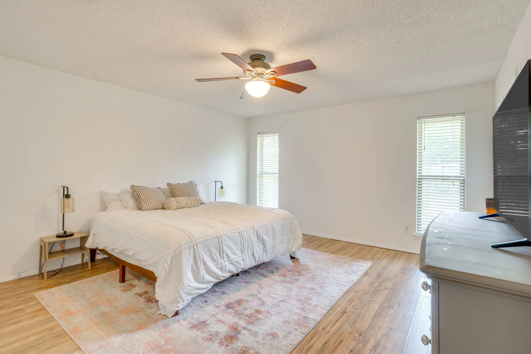 Single Family Residence For Sale in Tarrant County , 1005 Westminster Lane, Mansfield, Texas 76063, 3 Bedroom, 2 Bathroom, 2 Garage spaces, 1,525 Sqft, built in 1979, mls#21388420, Real Estate Agent in Mansfield, Homes For Sale in Tarrant county, Homes For Sale in Mansfield, Realtor in Mansfield Texas, Real Estate Brokerage Independent Realty Texas, Luminita Cordes Realtor