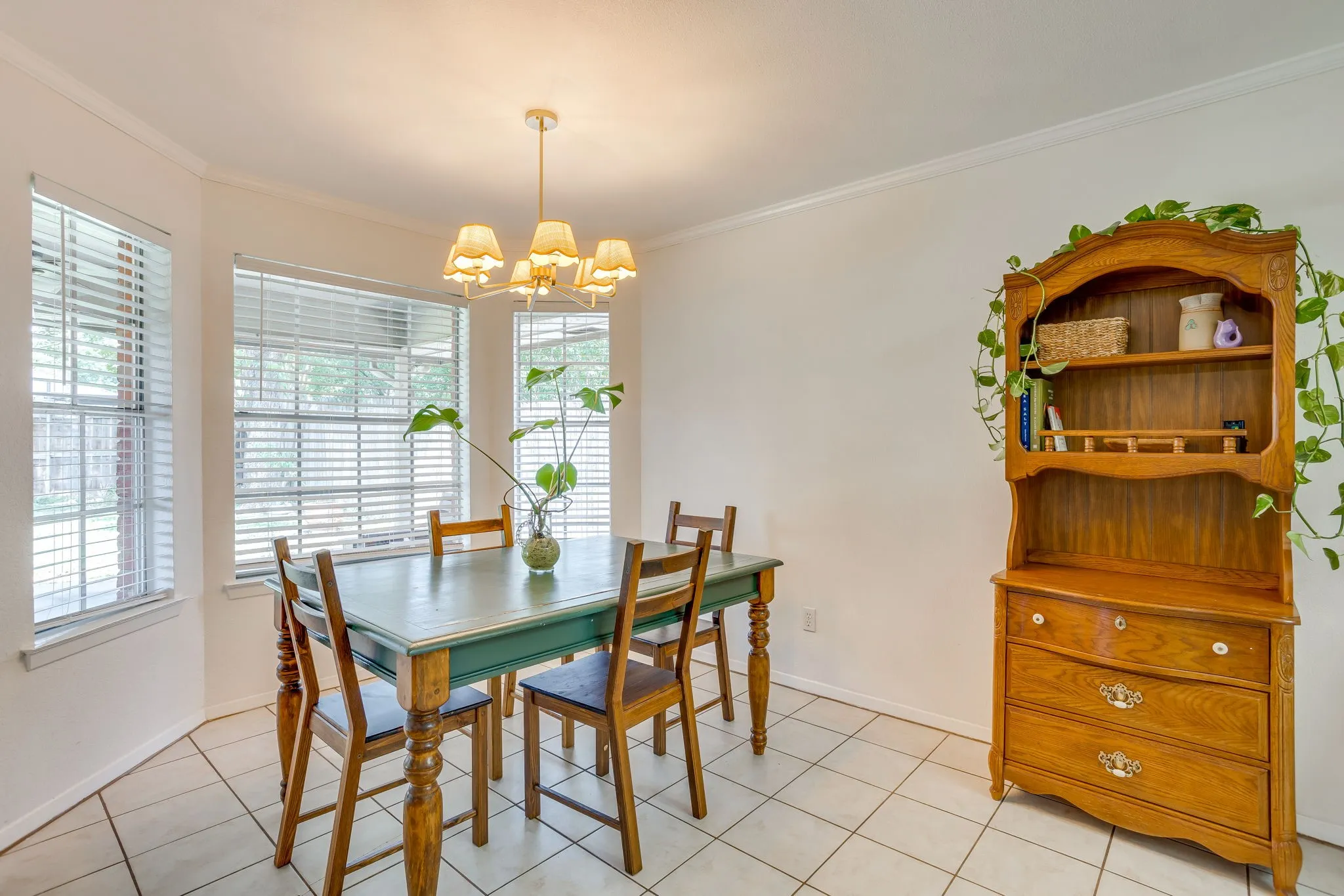 Single Family Residence For Sale in Tarrant County , 1005 Westminster Lane, Mansfield, Texas 76063, 3 Bedroom, 2 Bathroom, 2 Garage spaces, 1,525 Sqft, built in 1979, mls#21388420, Real Estate Agent in Mansfield, Homes For Sale in Tarrant county, Homes For Sale in Mansfield, Realtor in Mansfield Texas, Real Estate Brokerage Independent Realty Texas, Luminita Cordes Realtor