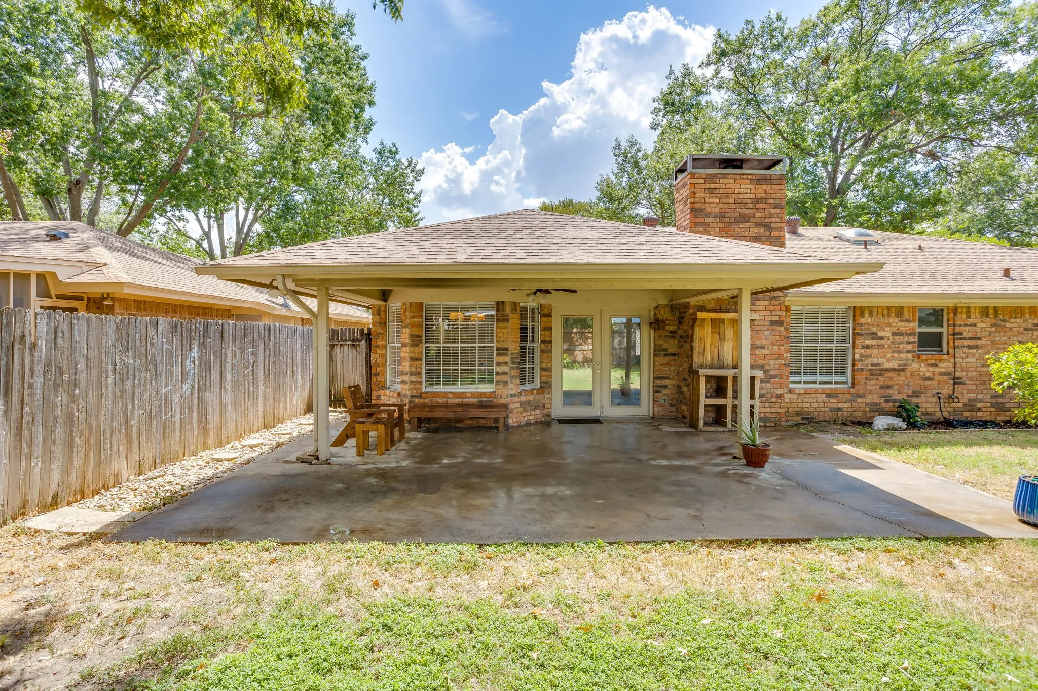 Single Family Residence For Sale in Tarrant County , 1005 Westminster Lane, Mansfield, Texas 76063, 3 Bedroom, 2 Bathroom, 2 Garage spaces, 1,525 Sqft, built in 1979, mls#21388420, Real Estate Agent in Mansfield, Homes For Sale in Tarrant county, Homes For Sale in Mansfield, Realtor in Mansfield Texas, Real Estate Brokerage Independent Realty Texas, Luminita Cordes Realtor