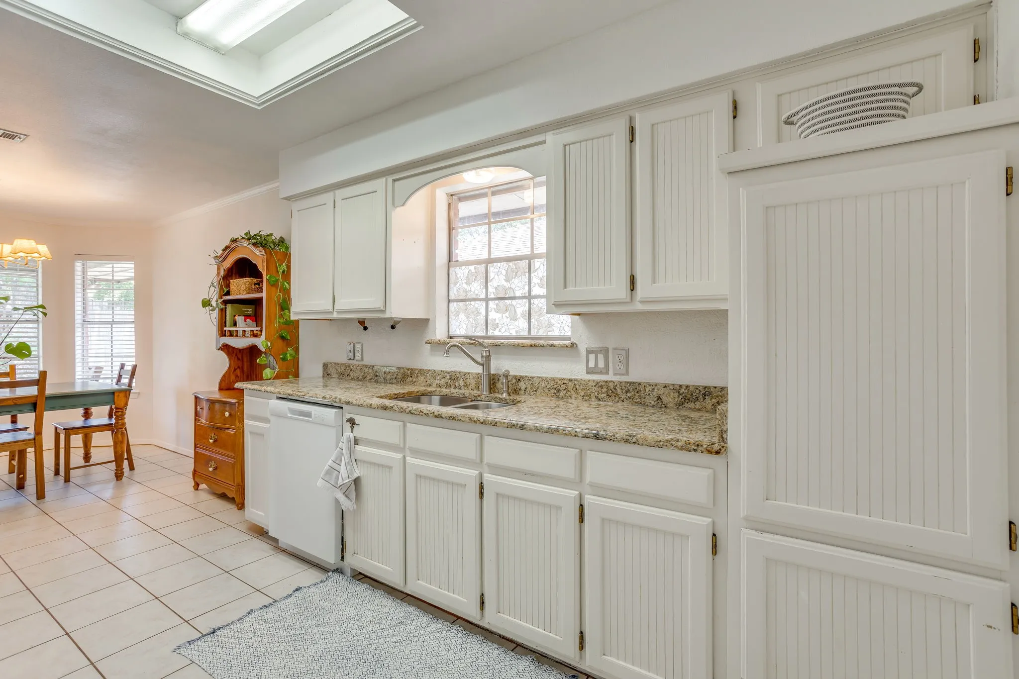 Single Family Residence For Sale in Tarrant County , 1005 Westminster Lane, Mansfield, Texas 76063, 3 Bedroom, 2 Bathroom, 2 Garage spaces, 1,525 Sqft, built in 1979, mls#21388420, Real Estate Agent in Mansfield, Homes For Sale in Tarrant county, Homes For Sale in Mansfield, Realtor in Mansfield Texas, Real Estate Brokerage Independent Realty Texas, Luminita Cordes Realtor