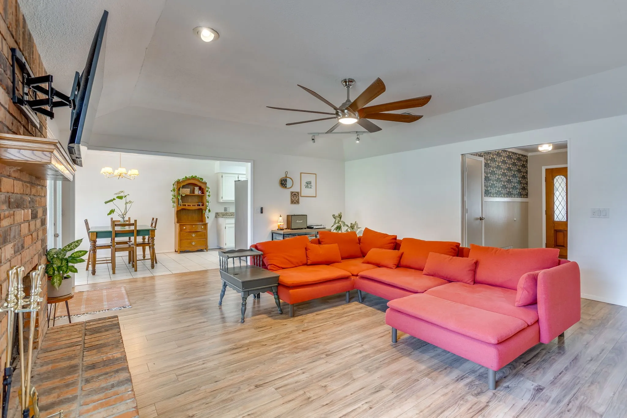 Single Family Residence For Sale in Tarrant County , 1005 Westminster Lane, Mansfield, Texas 76063, 3 Bedroom, 2 Bathroom, 2 Garage spaces, 1,525 Sqft, built in 1979, mls#21388420, Real Estate Agent in Mansfield, Homes For Sale in Tarrant county, Homes For Sale in Mansfield, Realtor in Mansfield Texas, Real Estate Brokerage Independent Realty Texas, Luminita Cordes Realtor