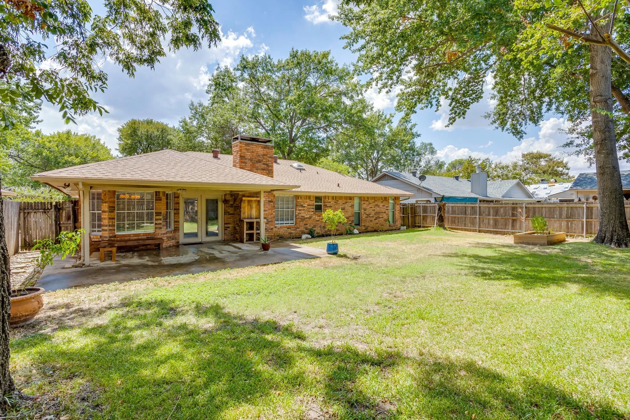 Single Family Residence For Sale in Tarrant County , 1005 Westminster Lane, Mansfield, Texas 76063, 3 Bedroom, 2 Bathroom, 2 Garage spaces, 1,525 Sqft, built in 1979, mls#21388420, Real Estate Agent in Mansfield, Homes For Sale in Tarrant county, Homes For Sale in Mansfield, Realtor in Mansfield Texas, Real Estate Brokerage Independent Realty Texas, Luminita Cordes Realtor