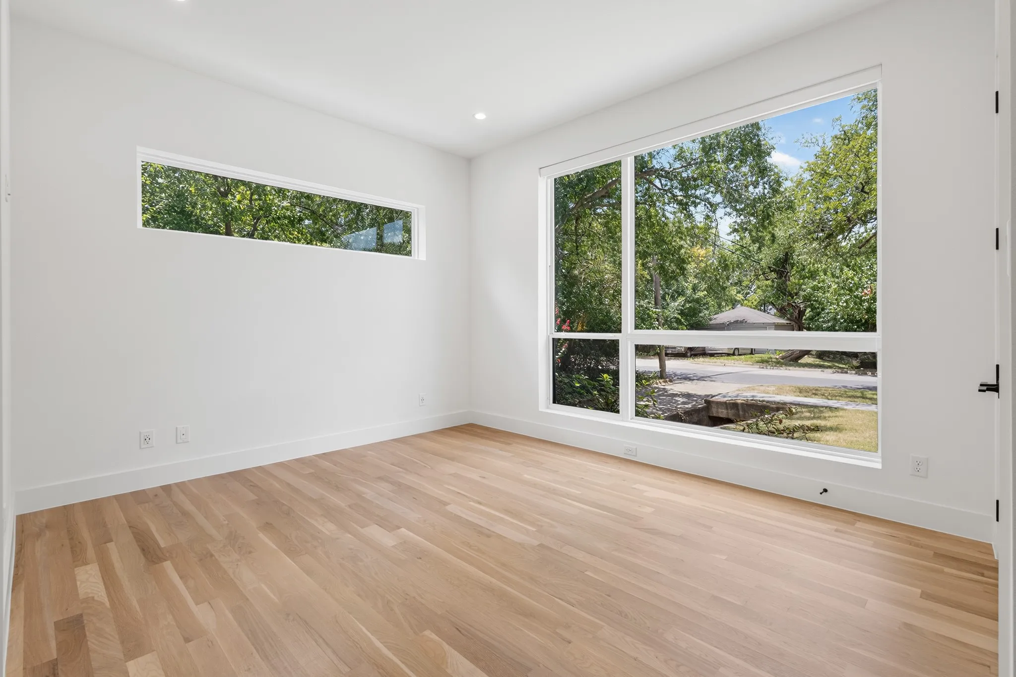 Single Family Residence For Sale in Dallas County , 9816 Mixon Drive, Dallas, Texas 75220, 5 Bedroom, 5 Bathroom, 2 Garage spaces, 4,208 Sqft, built in 2023, mls#21390463, Real Estate Agent in Dallas, Homes For Sale in Dallas county, Homes For Sale in Dallas, Realtor in Dallas Texas, Real Estate Brokerage Independent Realty Texas, Luminita Cordes Realtor