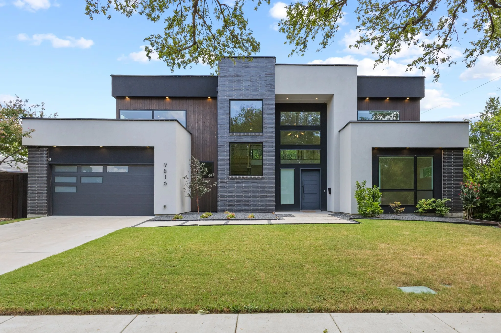 Single Family Residence For Sale in Dallas County , 9816 Mixon Drive, Dallas, Texas 75220, 5 Bedroom, 5 Bathroom, 2 Garage spaces, 4,208 Sqft, built in 2023, mls#21390463, Real Estate Agent in Dallas, Homes For Sale in Dallas county, Homes For Sale in Dallas, Realtor in Dallas Texas, Real Estate Brokerage Independent Realty Texas, Luminita Cordes Realtor