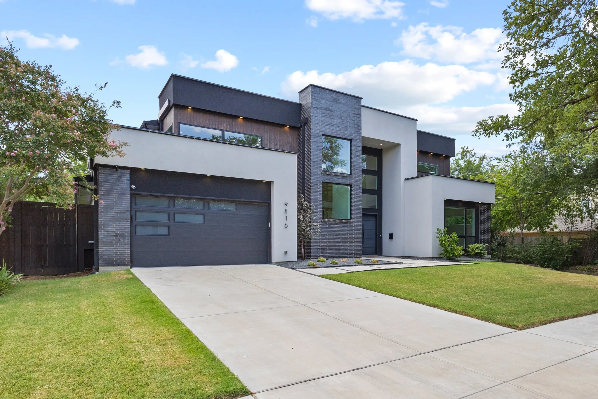 Single Family Residence For Sale in Dallas County , 9816 Mixon Drive, Dallas, Texas 75220, 5 Bedroom, 5 Bathroom, 2 Garage spaces, 4,208 Sqft, built in 2023, mls#21390463, Real Estate Agent in Dallas, Homes For Sale in Dallas county, Homes For Sale in Dallas, Realtor in Dallas Texas, Real Estate Brokerage Independent Realty Texas, Luminita Cordes Realtor