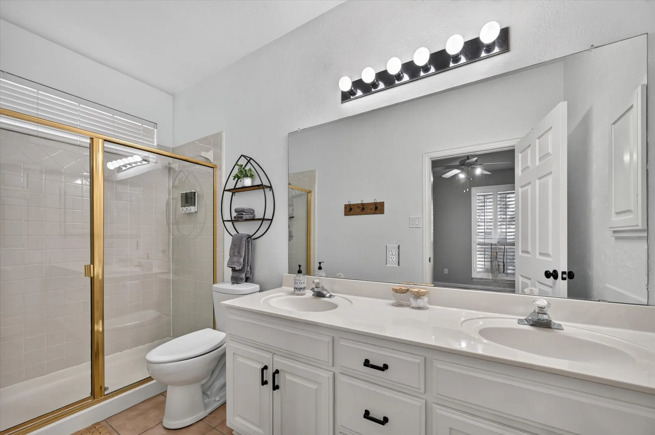 Single Family Residence For Sale in Rockwall County , 1425 Fairlakes Pointe Drive, Rockwall, Texas 75087, 5 Bedroom, 5 Bathroom, 3 Garage spaces, 3,936 Sqft, built in 1998, mls#21386416, Real Estate Agent in Rockwall, Homes For Sale in Rockwall county, Homes For Sale in Rockwall, Realtor in Rockwall Texas, Real Estate Brokerage Independent Realty Texas, Luminita Cordes Realtor
