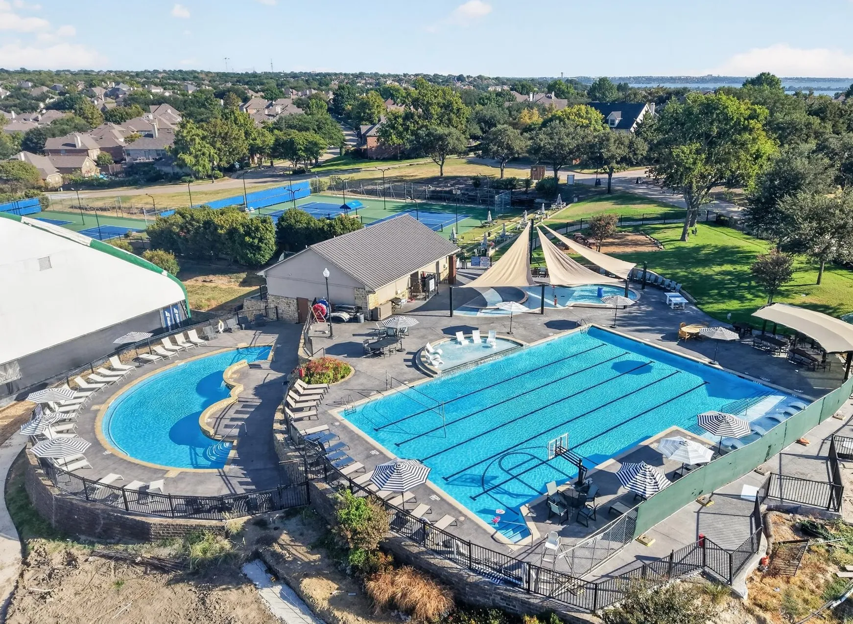 Single Family Residence For Sale in Rockwall County , 1425 Fairlakes Pointe Drive, Rockwall, Texas 75087, 5 Bedroom, 5 Bathroom, 3 Garage spaces, 3,936 Sqft, built in 1998, mls#21386416, Real Estate Agent in Rockwall, Homes For Sale in Rockwall county, Homes For Sale in Rockwall, Realtor in Rockwall Texas, Real Estate Brokerage Independent Realty Texas, Luminita Cordes Realtor