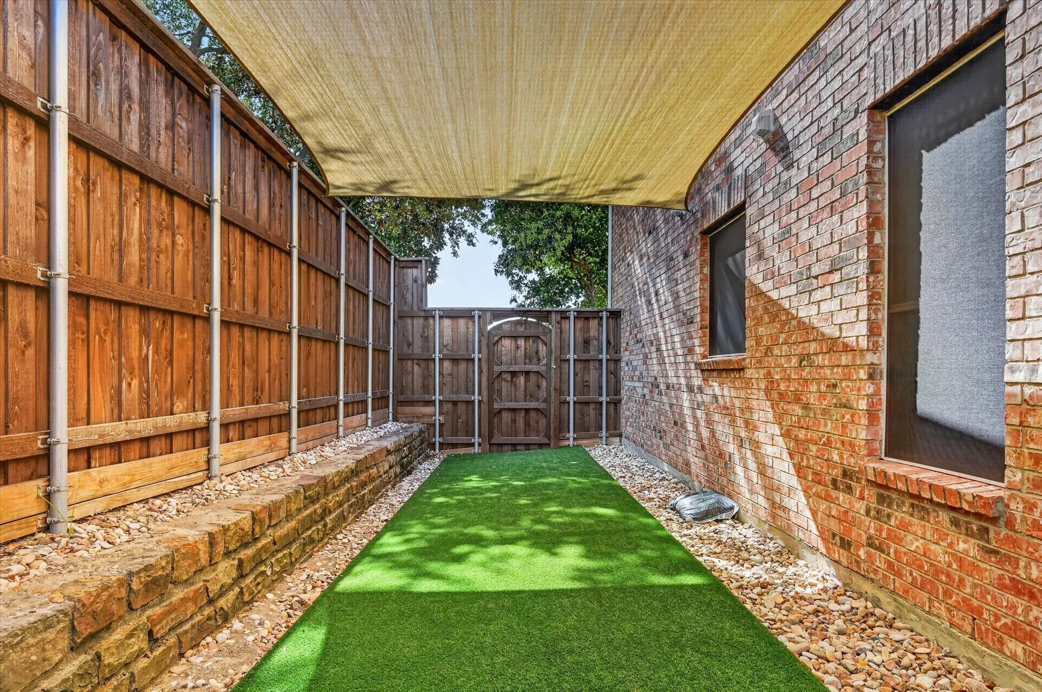 Single Family Residence For Sale in Rockwall County , 1425 Fairlakes Pointe Drive, Rockwall, Texas 75087, 5 Bedroom, 5 Bathroom, 3 Garage spaces, 3,936 Sqft, built in 1998, mls#21386416, Real Estate Agent in Rockwall, Homes For Sale in Rockwall county, Homes For Sale in Rockwall, Realtor in Rockwall Texas, Real Estate Brokerage Independent Realty Texas, Luminita Cordes Realtor