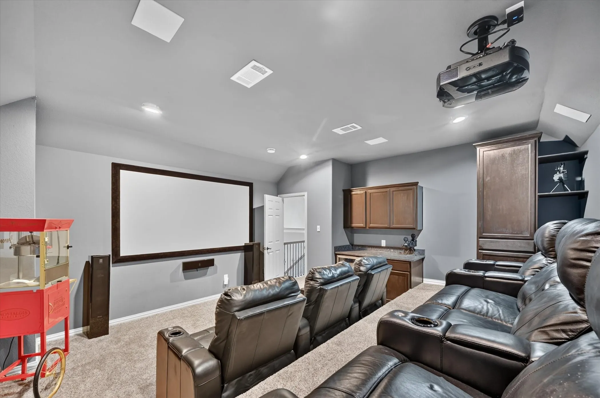 Single Family Residence For Sale in Rockwall County , 1425 Fairlakes Pointe Drive, Rockwall, Texas 75087, 5 Bedroom, 5 Bathroom, 3 Garage spaces, 3,936 Sqft, built in 1998, mls#21386416, Real Estate Agent in Rockwall, Homes For Sale in Rockwall county, Homes For Sale in Rockwall, Realtor in Rockwall Texas, Real Estate Brokerage Independent Realty Texas, Luminita Cordes Realtor