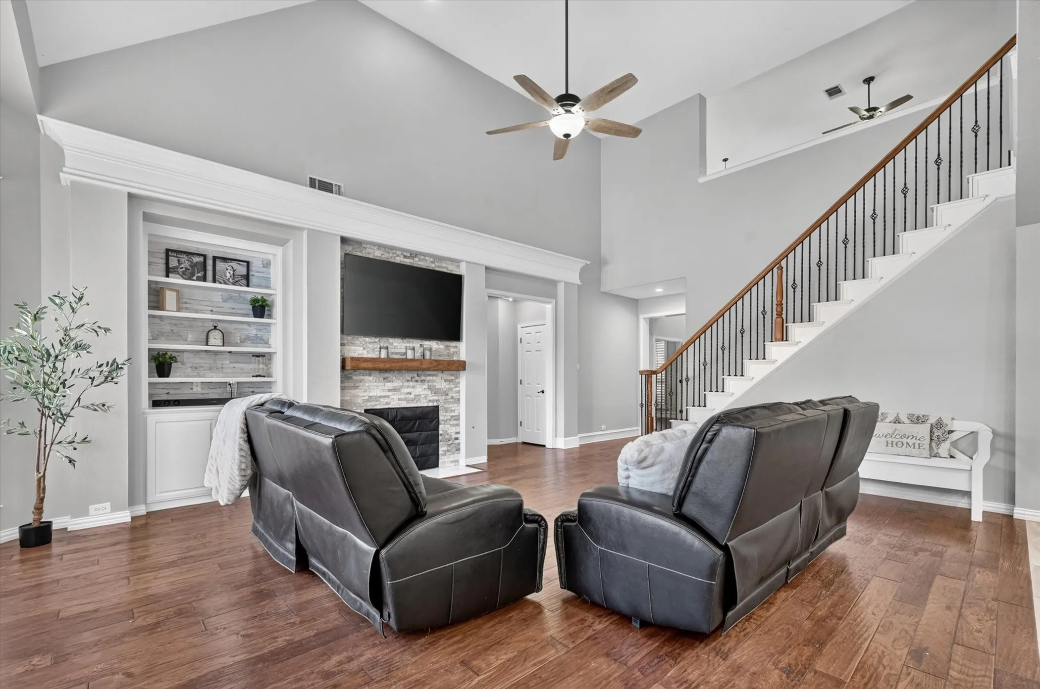 Single Family Residence For Sale in Rockwall County , 1425 Fairlakes Pointe Drive, Rockwall, Texas 75087, 5 Bedroom, 5 Bathroom, 3 Garage spaces, 3,936 Sqft, built in 1998, mls#21386416, Real Estate Agent in Rockwall, Homes For Sale in Rockwall county, Homes For Sale in Rockwall, Realtor in Rockwall Texas, Real Estate Brokerage Independent Realty Texas, Luminita Cordes Realtor