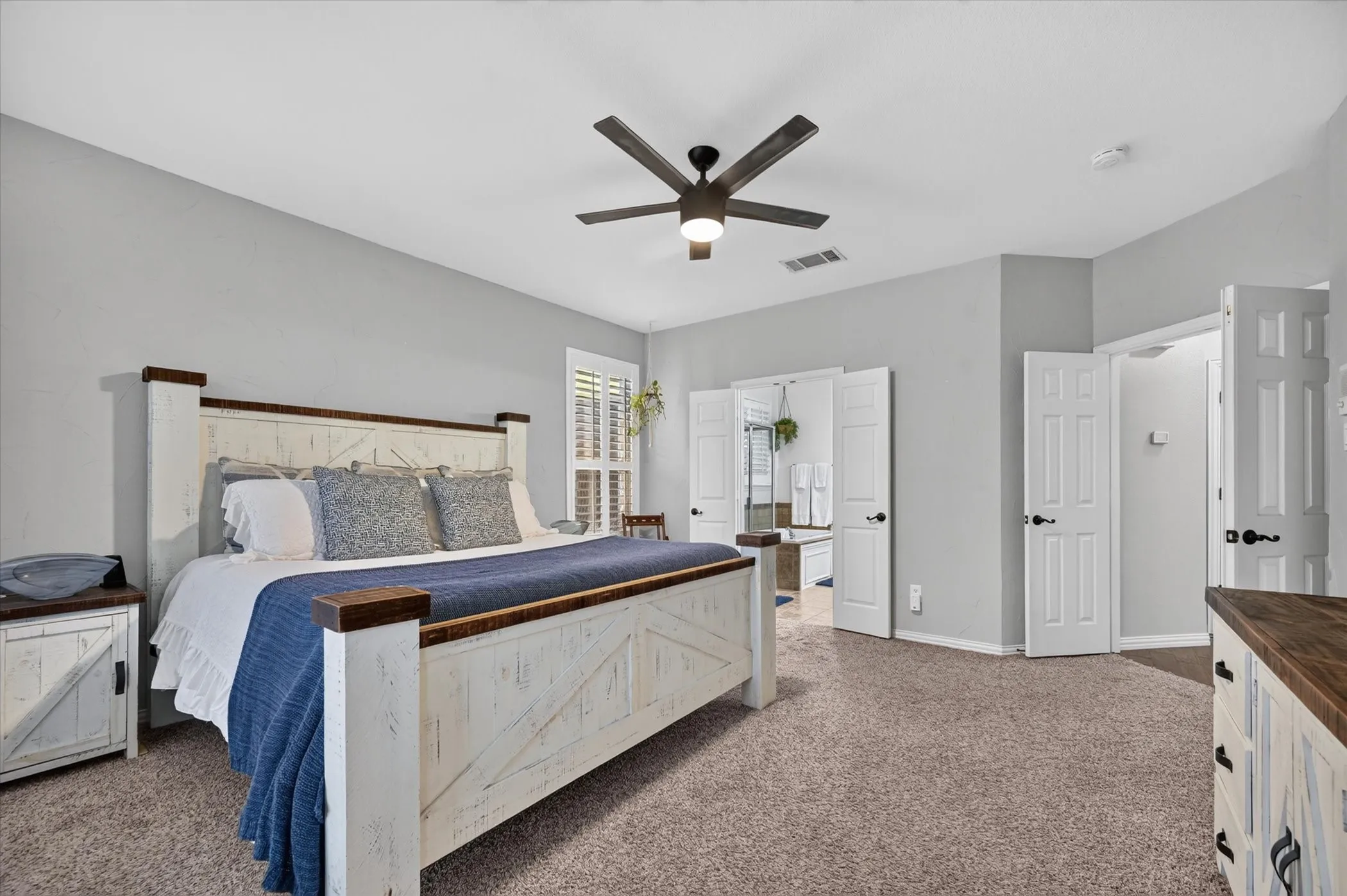 Single Family Residence For Sale in Rockwall County , 1425 Fairlakes Pointe Drive, Rockwall, Texas 75087, 5 Bedroom, 5 Bathroom, 3 Garage spaces, 3,936 Sqft, built in 1998, mls#21386416, Real Estate Agent in Rockwall, Homes For Sale in Rockwall county, Homes For Sale in Rockwall, Realtor in Rockwall Texas, Real Estate Brokerage Independent Realty Texas, Luminita Cordes Realtor