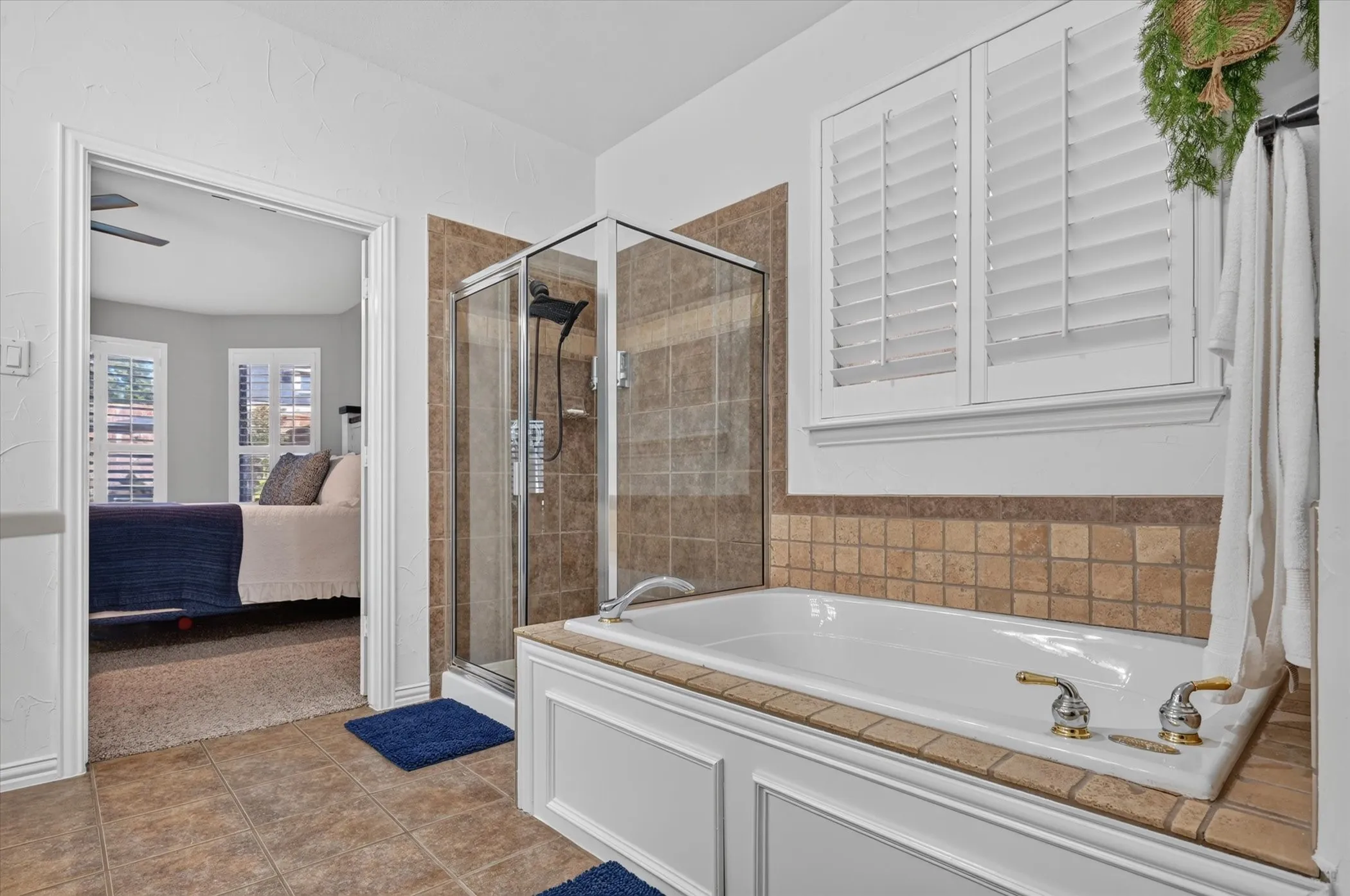 Single Family Residence For Sale in Rockwall County , 1425 Fairlakes Pointe Drive, Rockwall, Texas 75087, 5 Bedroom, 5 Bathroom, 3 Garage spaces, 3,936 Sqft, built in 1998, mls#21386416, Real Estate Agent in Rockwall, Homes For Sale in Rockwall county, Homes For Sale in Rockwall, Realtor in Rockwall Texas, Real Estate Brokerage Independent Realty Texas, Luminita Cordes Realtor