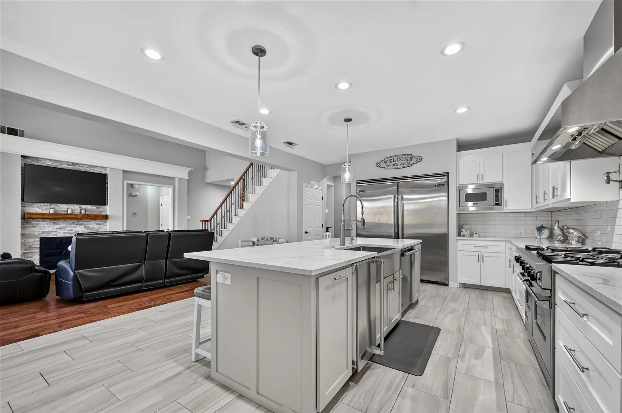 Single Family Residence For Sale in Rockwall County , 1425 Fairlakes Pointe Drive, Rockwall, Texas 75087, 5 Bedroom, 5 Bathroom, 3 Garage spaces, 3,936 Sqft, built in 1998, mls#21386416, Real Estate Agent in Rockwall, Homes For Sale in Rockwall county, Homes For Sale in Rockwall, Realtor in Rockwall Texas, Real Estate Brokerage Independent Realty Texas, Luminita Cordes Realtor