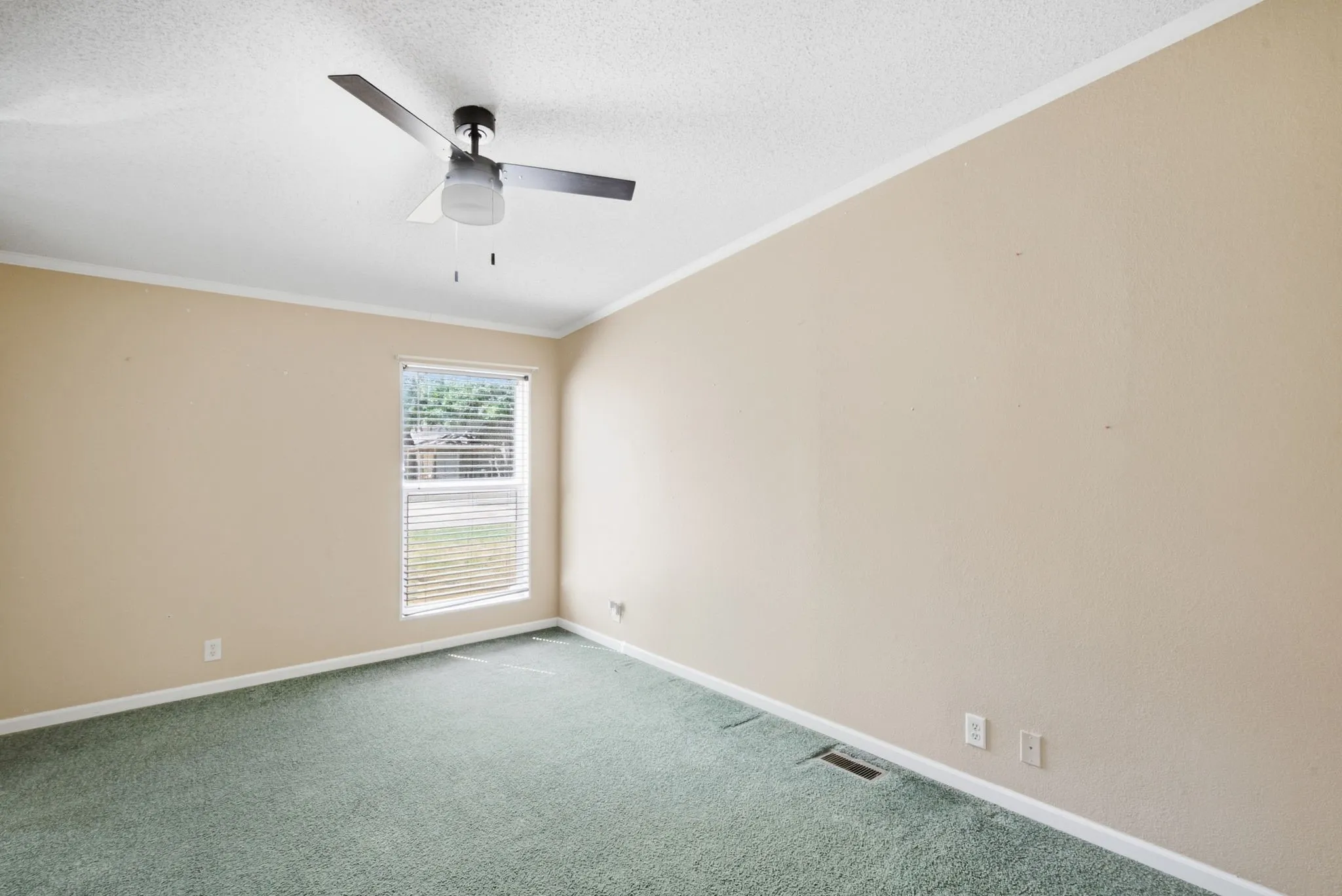 Mobile Home For Sale in Hood County , 105 Apache Street, Lipan, Texas 76462, 4 Bedroom, 3 Bathroom, Garage spaces, 2,280 Sqft, built in 2002, mls#21390128, Real Estate Agent in Lipan, Homes For Sale in Hood county, Homes For Sale in Lipan, Realtor in Lipan Texas, Real Estate Brokerage Independent Realty Texas, Luminita Cordes Realtor