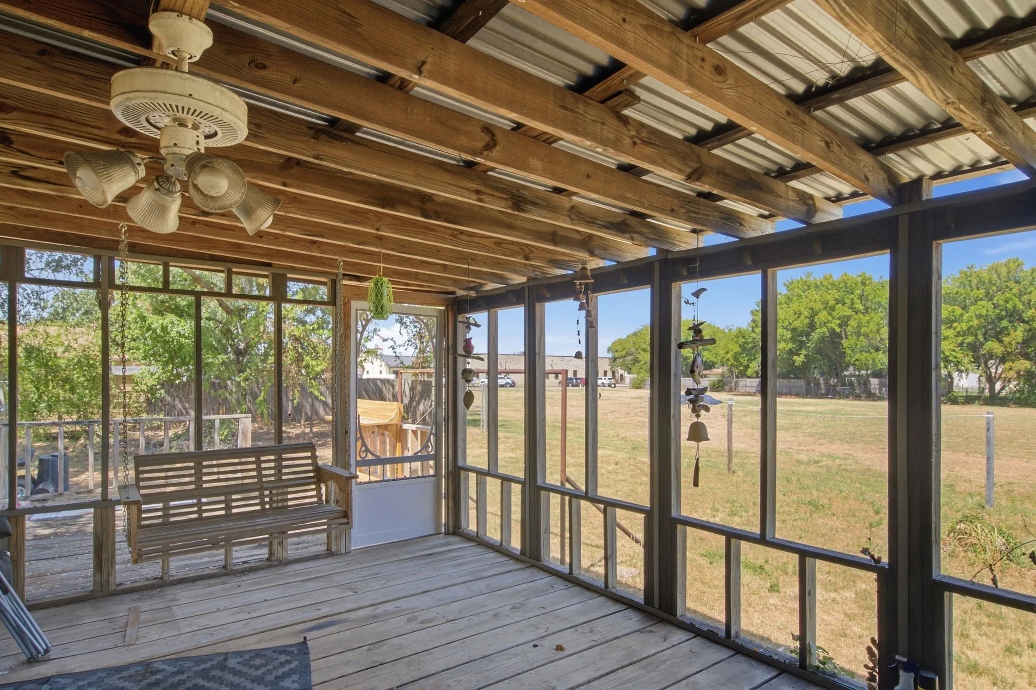 Mobile Home For Sale in Hood County , 105 Apache Street, Lipan, Texas 76462, 4 Bedroom, 3 Bathroom, Garage spaces, 2,280 Sqft, built in 2002, mls#21390128, Real Estate Agent in Lipan, Homes For Sale in Hood county, Homes For Sale in Lipan, Realtor in Lipan Texas, Real Estate Brokerage Independent Realty Texas, Luminita Cordes Realtor