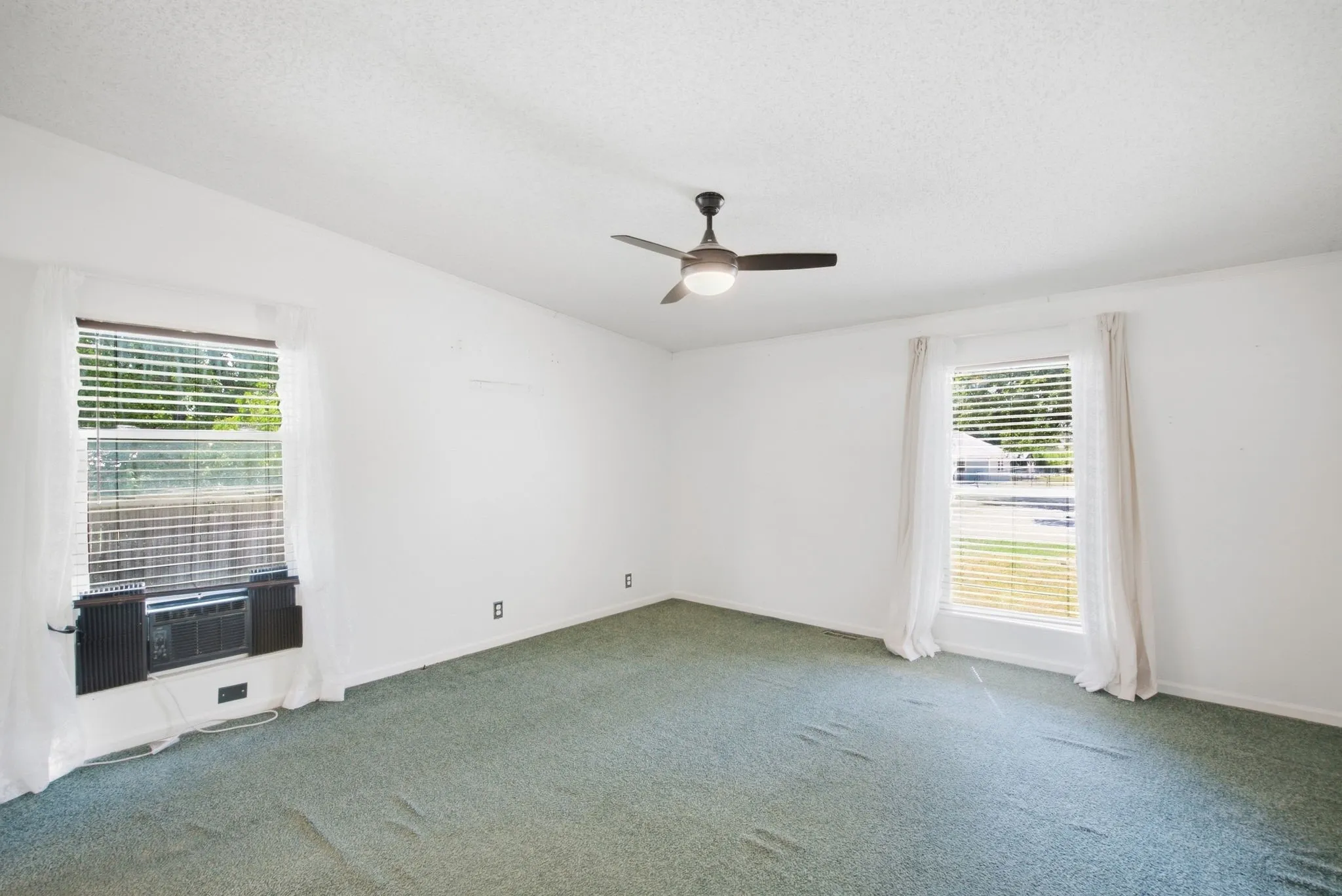 Mobile Home For Sale in Hood County , 105 Apache Street, Lipan, Texas 76462, 4 Bedroom, 3 Bathroom, Garage spaces, 2,280 Sqft, built in 2002, mls#21390128, Real Estate Agent in Lipan, Homes For Sale in Hood county, Homes For Sale in Lipan, Realtor in Lipan Texas, Real Estate Brokerage Independent Realty Texas, Luminita Cordes Realtor