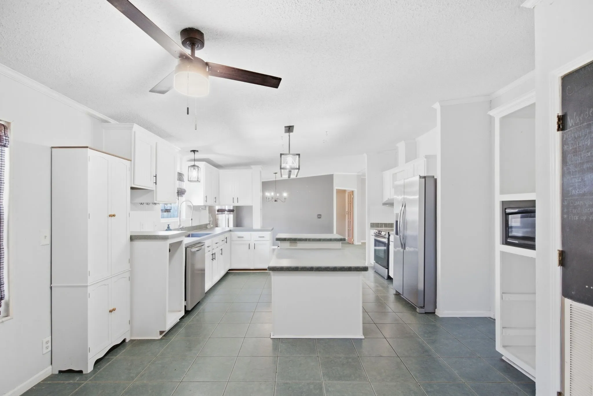 Mobile Home For Sale in Hood County , 105 Apache Street, Lipan, Texas 76462, 4 Bedroom, 3 Bathroom, Garage spaces, 2,280 Sqft, built in 2002, mls#21390128, Real Estate Agent in Lipan, Homes For Sale in Hood county, Homes For Sale in Lipan, Realtor in Lipan Texas, Real Estate Brokerage Independent Realty Texas, Luminita Cordes Realtor