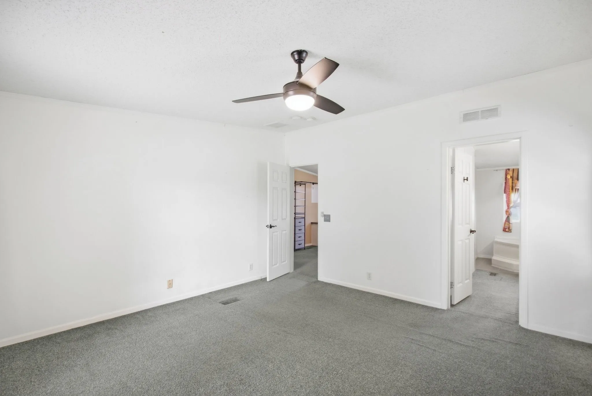 Mobile Home For Sale in Hood County , 105 Apache Street, Lipan, Texas 76462, 4 Bedroom, 3 Bathroom, Garage spaces, 2,280 Sqft, built in 2002, mls#21390128, Real Estate Agent in Lipan, Homes For Sale in Hood county, Homes For Sale in Lipan, Realtor in Lipan Texas, Real Estate Brokerage Independent Realty Texas, Luminita Cordes Realtor