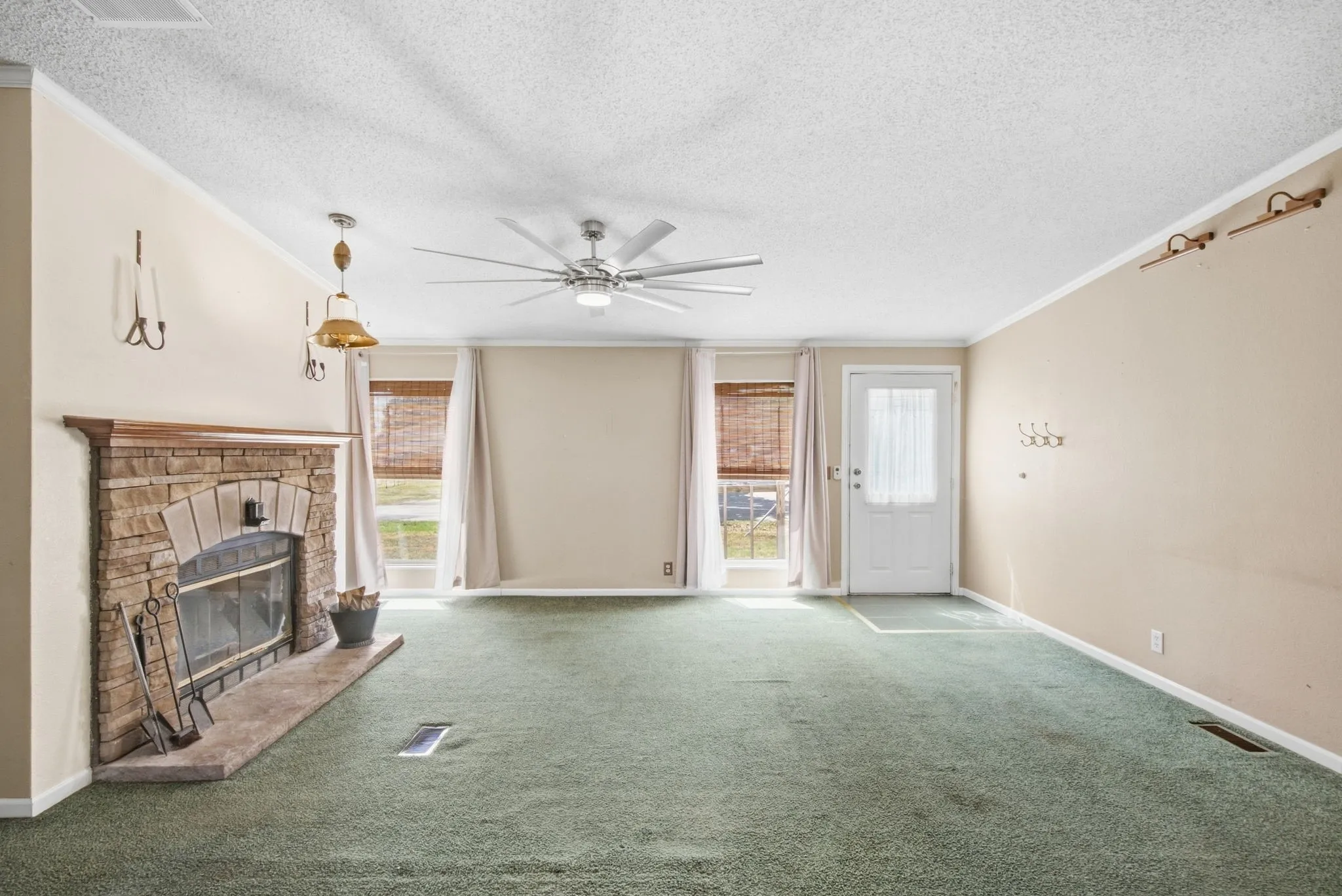 Mobile Home For Sale in Hood County , 105 Apache Street, Lipan, Texas 76462, 4 Bedroom, 3 Bathroom, Garage spaces, 2,280 Sqft, built in 2002, mls#21390128, Real Estate Agent in Lipan, Homes For Sale in Hood county, Homes For Sale in Lipan, Realtor in Lipan Texas, Real Estate Brokerage Independent Realty Texas, Luminita Cordes Realtor