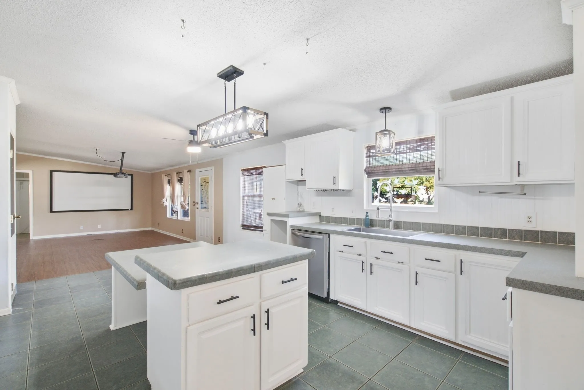 Mobile Home For Sale in Hood County , 105 Apache Street, Lipan, Texas 76462, 4 Bedroom, 3 Bathroom, Garage spaces, 2,280 Sqft, built in 2002, mls#21390128, Real Estate Agent in Lipan, Homes For Sale in Hood county, Homes For Sale in Lipan, Realtor in Lipan Texas, Real Estate Brokerage Independent Realty Texas, Luminita Cordes Realtor