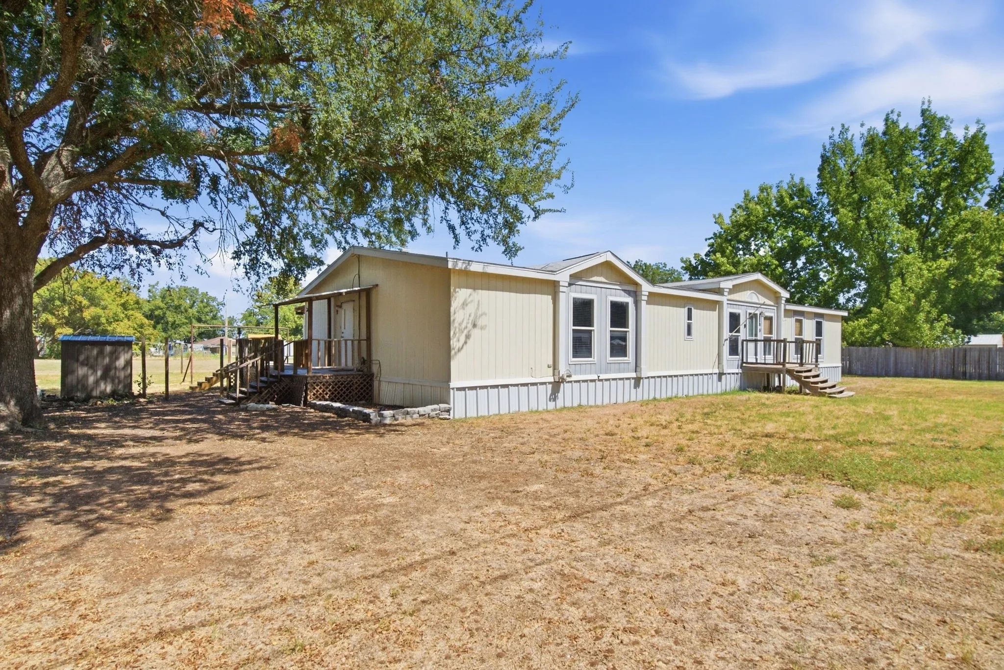 Mobile Home For Sale in Hood County , 105 Apache Street, Lipan, Texas 76462, 4 Bedroom, 3 Bathroom, Garage spaces, 2,280 Sqft, built in 2002, mls#21390128, Real Estate Agent in Lipan, Homes For Sale in Hood county, Homes For Sale in Lipan, Realtor in Lipan Texas, Real Estate Brokerage Independent Realty Texas, Luminita Cordes Realtor