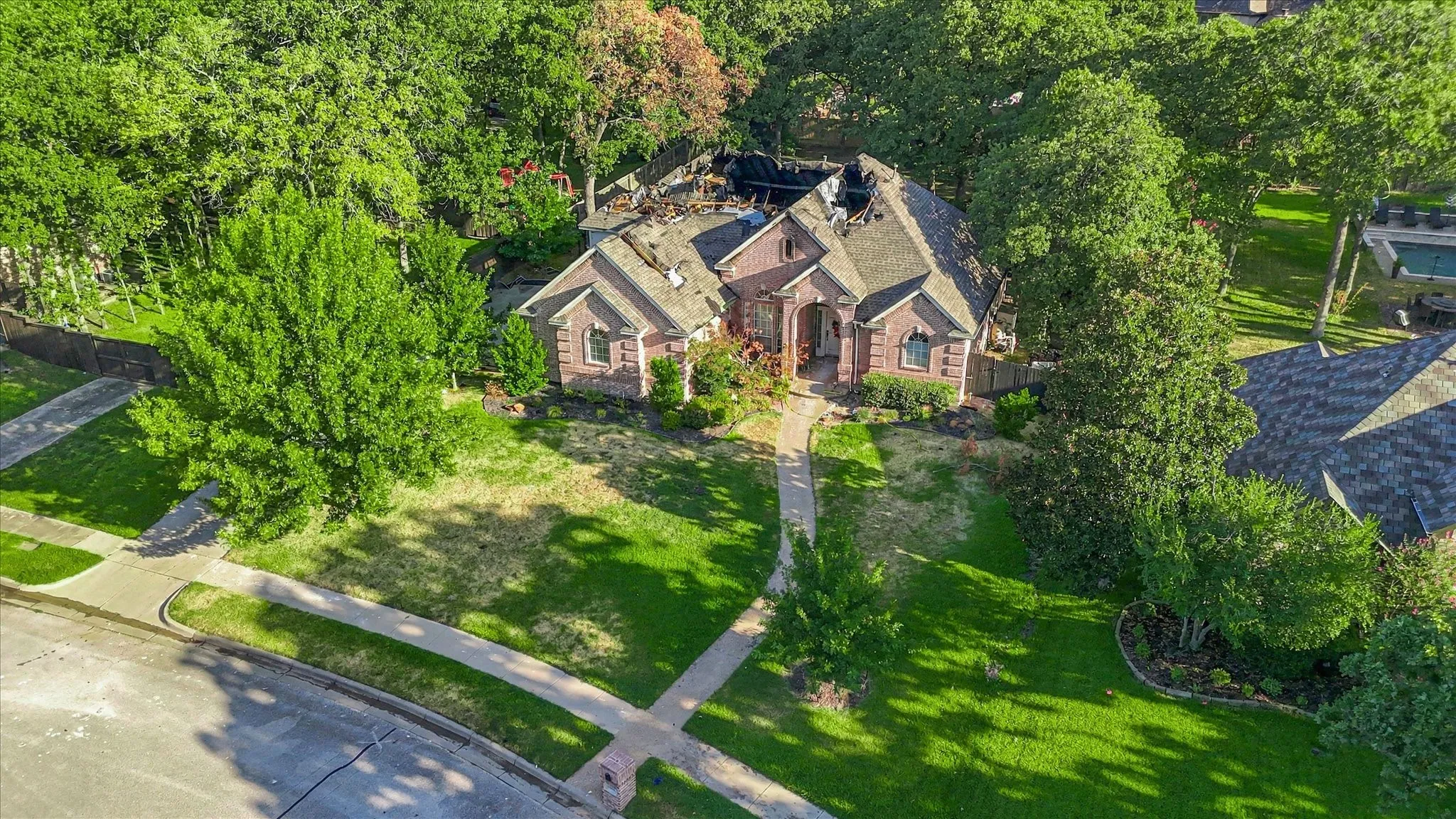 Single Family Residence For Sale in Tarrant County , 2806 Yorkshire Lane, Southlake, Texas 76092, 4 Bedroom, 3 Bathroom, 3 Garage spaces, 3,485 Sqft, built in 1997, mls#21390331, Real Estate Agent in Southlake, Homes For Sale in Tarrant county, Homes For Sale in Southlake, Realtor in Southlake Texas, Real Estate Brokerage Independent Realty Texas, Luminita Cordes Realtor