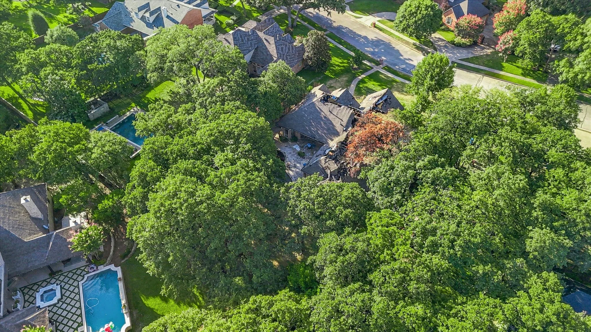 Single Family Residence For Sale in Tarrant County , 2806 Yorkshire Lane, Southlake, Texas 76092, 4 Bedroom, 3 Bathroom, 3 Garage spaces, 3,485 Sqft, built in 1997, mls#21390331, Real Estate Agent in Southlake, Homes For Sale in Tarrant county, Homes For Sale in Southlake, Realtor in Southlake Texas, Real Estate Brokerage Independent Realty Texas, Luminita Cordes Realtor