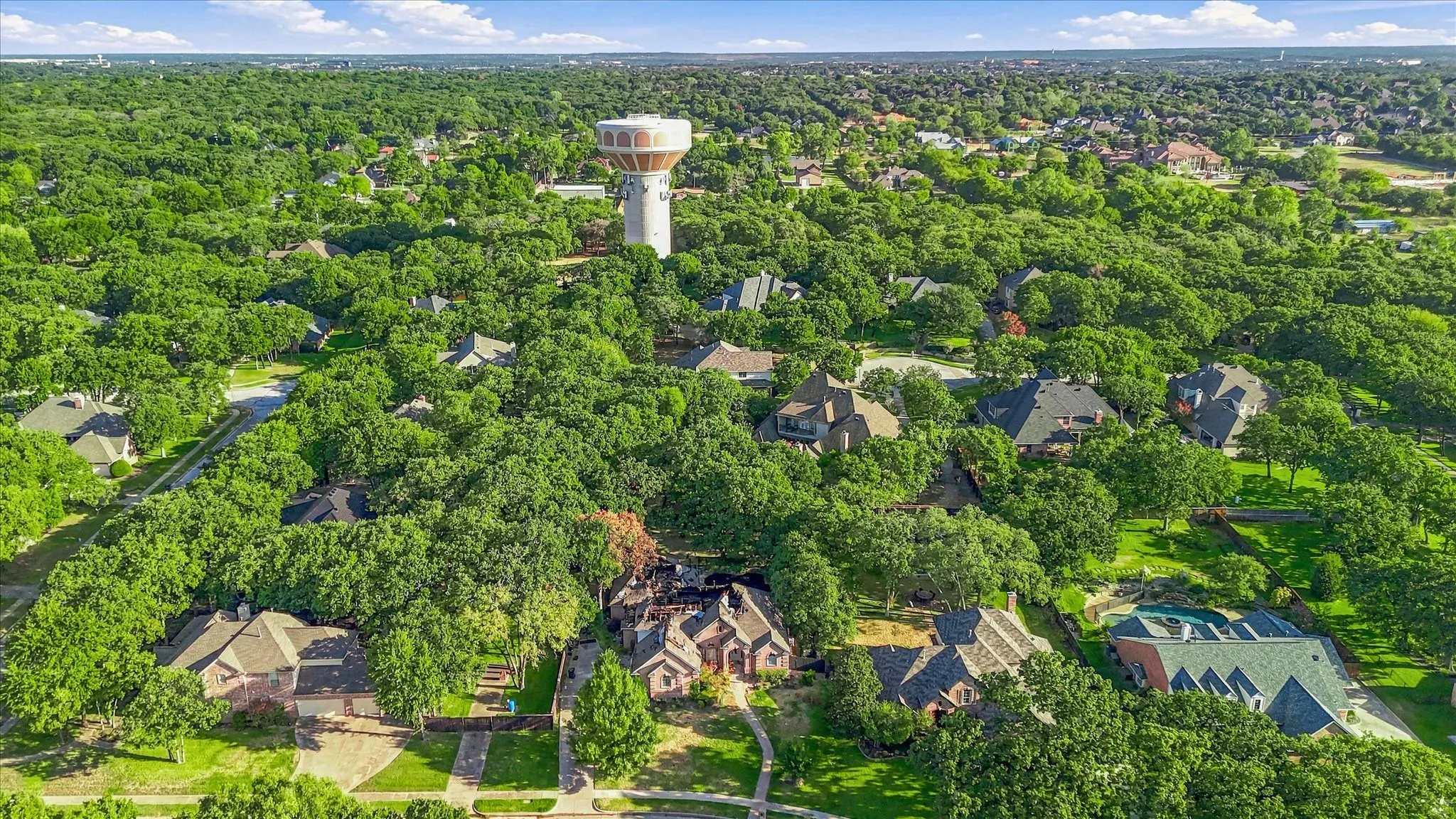 Single Family Residence For Sale in Tarrant County , 2806 Yorkshire Lane, Southlake, Texas 76092, 4 Bedroom, 3 Bathroom, 3 Garage spaces, 3,485 Sqft, built in 1997, mls#21390331, Real Estate Agent in Southlake, Homes For Sale in Tarrant county, Homes For Sale in Southlake, Realtor in Southlake Texas, Real Estate Brokerage Independent Realty Texas, Luminita Cordes Realtor