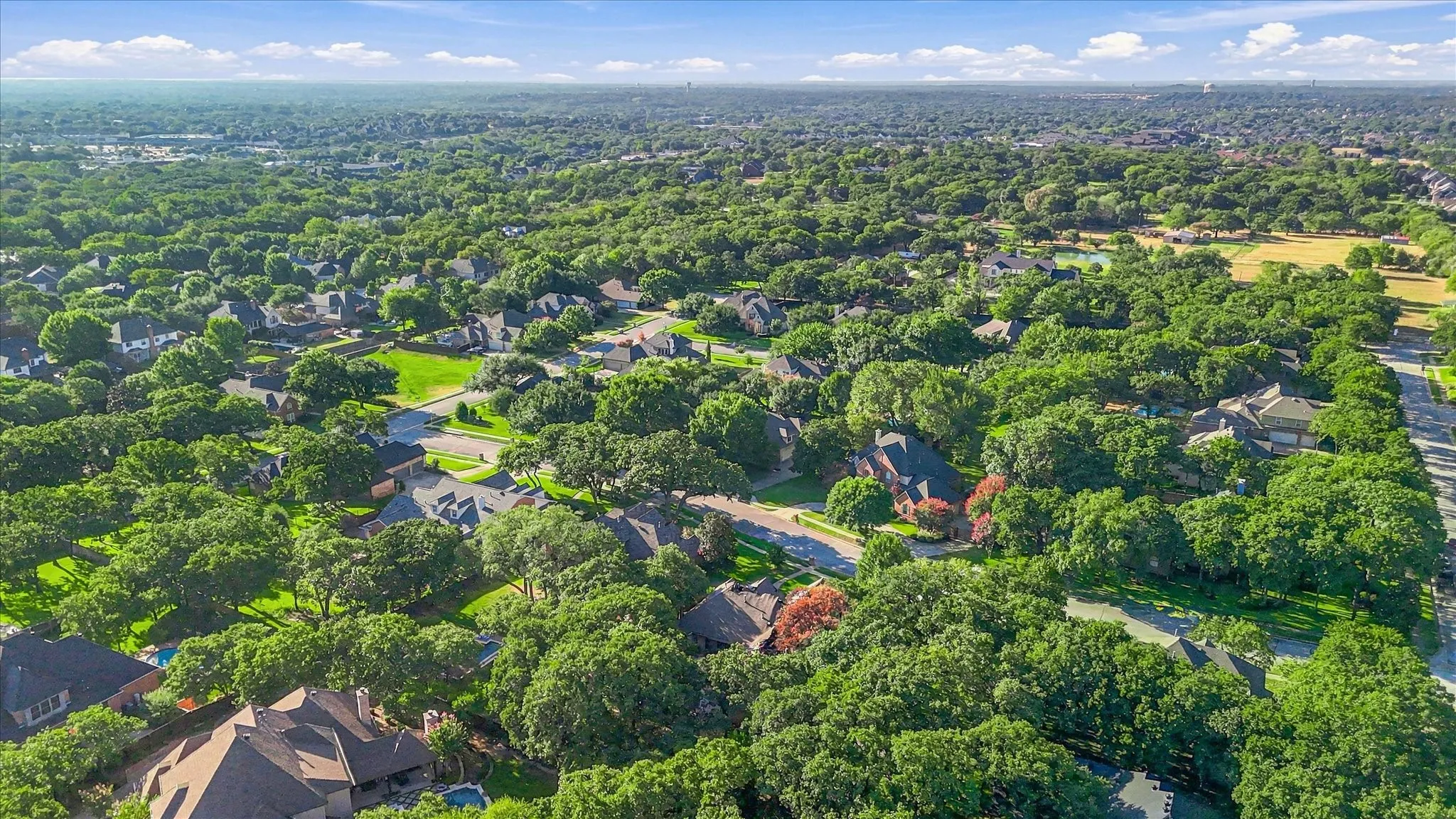 Single Family Residence For Sale in Tarrant County , 2806 Yorkshire Lane, Southlake, Texas 76092, 4 Bedroom, 3 Bathroom, 3 Garage spaces, 3,485 Sqft, built in 1997, mls#21390331, Real Estate Agent in Southlake, Homes For Sale in Tarrant county, Homes For Sale in Southlake, Realtor in Southlake Texas, Real Estate Brokerage Independent Realty Texas, Luminita Cordes Realtor
