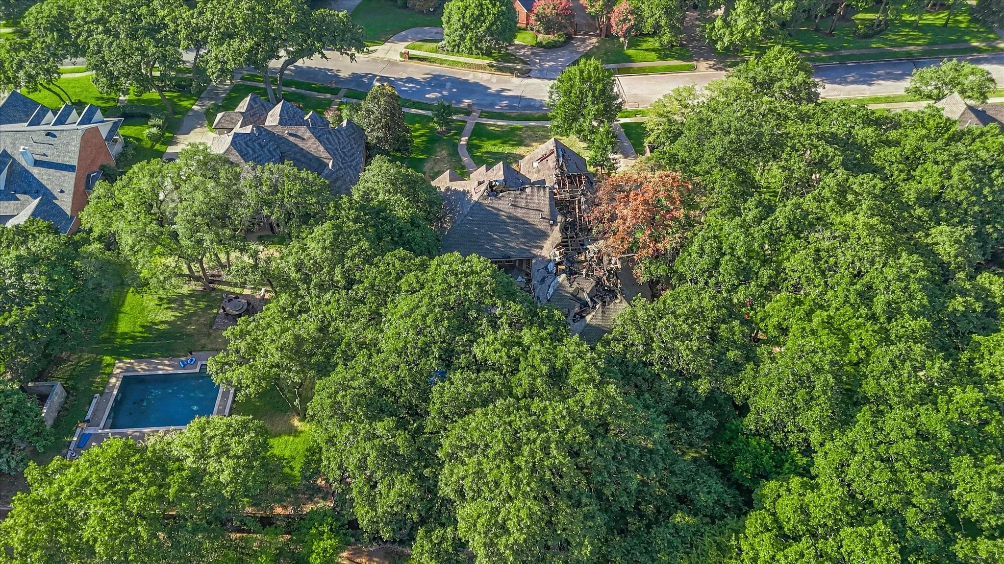 Single Family Residence For Sale in Tarrant County , 2806 Yorkshire Lane, Southlake, Texas 76092, 4 Bedroom, 3 Bathroom, 3 Garage spaces, 3,485 Sqft, built in 1997, mls#21390331, Real Estate Agent in Southlake, Homes For Sale in Tarrant county, Homes For Sale in Southlake, Realtor in Southlake Texas, Real Estate Brokerage Independent Realty Texas, Luminita Cordes Realtor
