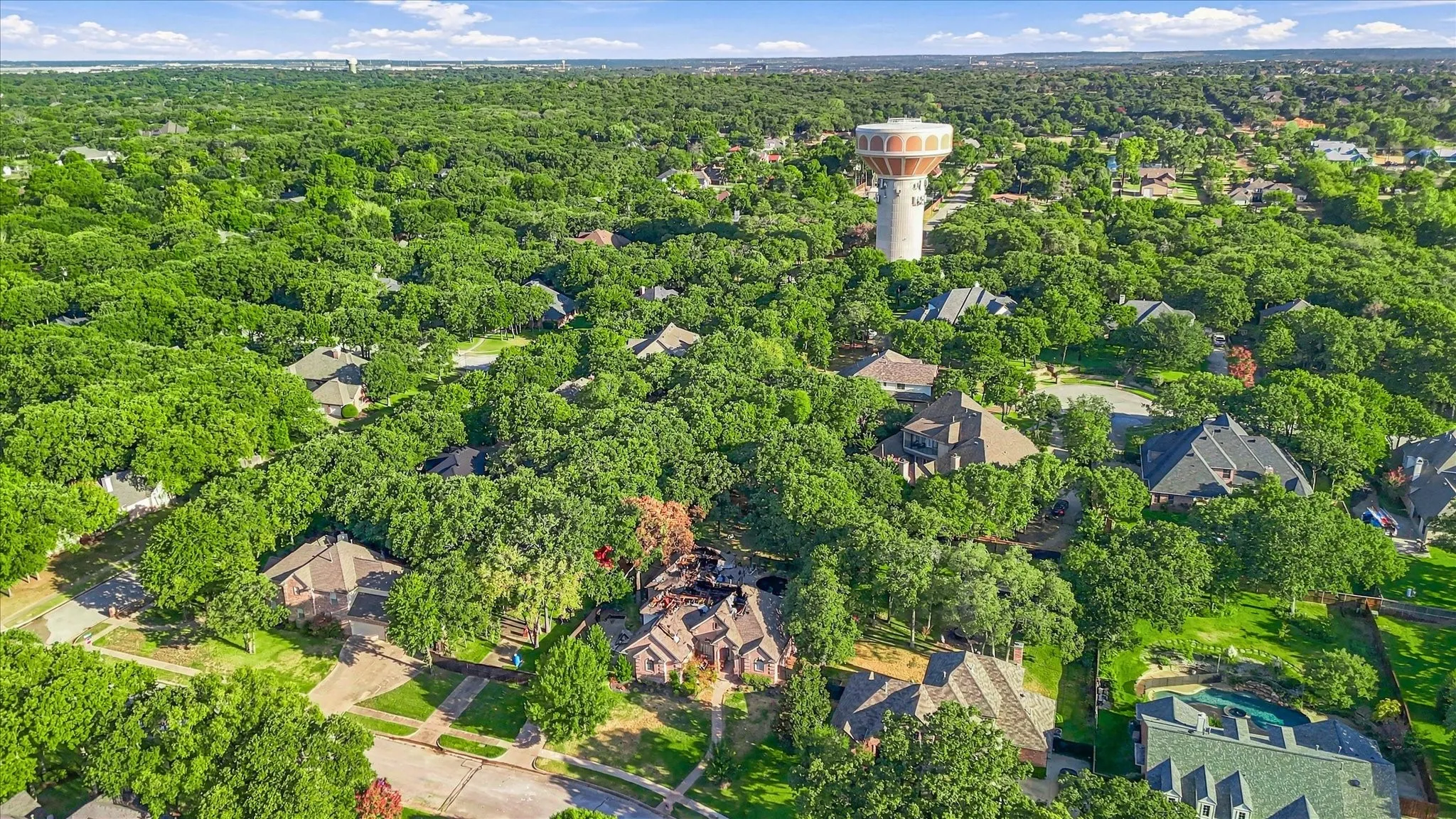 Single Family Residence For Sale in Tarrant County , 2806 Yorkshire Lane, Southlake, Texas 76092, 4 Bedroom, 3 Bathroom, 3 Garage spaces, 3,485 Sqft, built in 1997, mls#21390331, Real Estate Agent in Southlake, Homes For Sale in Tarrant county, Homes For Sale in Southlake, Realtor in Southlake Texas, Real Estate Brokerage Independent Realty Texas, Luminita Cordes Realtor