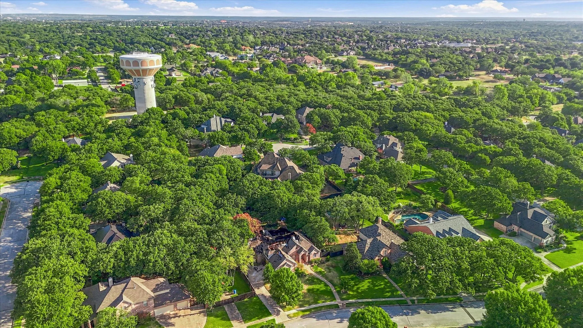 Single Family Residence For Sale in Tarrant County , 2806 Yorkshire Lane, Southlake, Texas 76092, 4 Bedroom, 3 Bathroom, 3 Garage spaces, 3,485 Sqft, built in 1997, mls#21390331, Real Estate Agent in Southlake, Homes For Sale in Tarrant county, Homes For Sale in Southlake, Realtor in Southlake Texas, Real Estate Brokerage Independent Realty Texas, Luminita Cordes Realtor