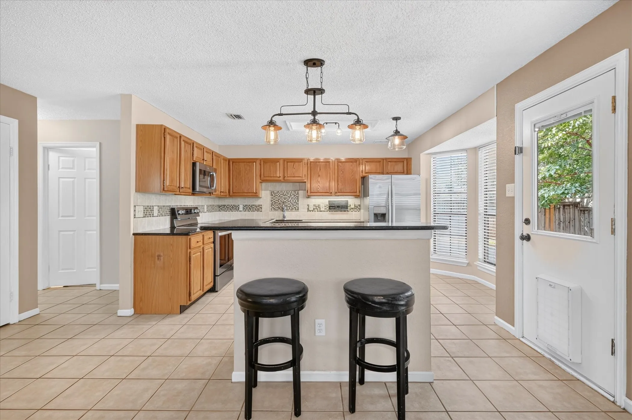 Kitchen and Breakfast
