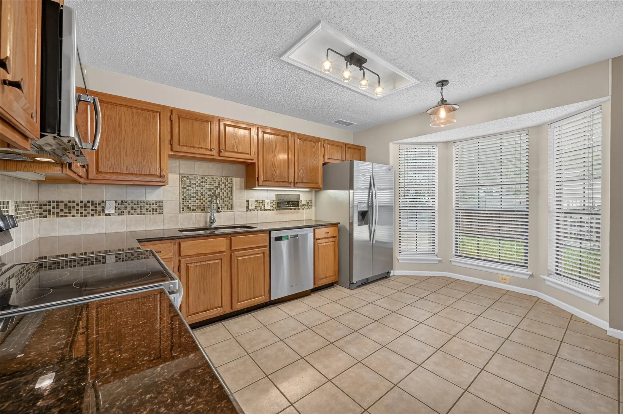 Kitchen and breakfast