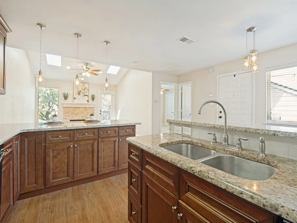 Condominium For Sale in Dallas County , 5616 Preston Oaks Road 110, Dallas, Texas 75254, 1 Bedroom, 1 Bathroom, 1 Garage spaces, 730 Sqft, built in 1981, mls#21390444, Real Estate Agent in Dallas, Homes For Sale in Dallas county, Homes For Sale in Dallas, Realtor in Dallas Texas, Real Estate Brokerage Independent Realty Texas, Luminita Cordes Realtor